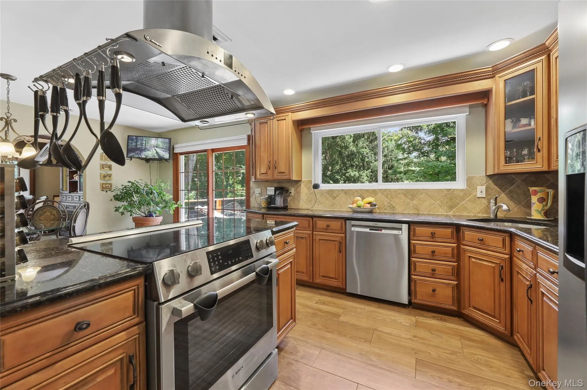 Stainless still appliances. Stainless still appliances.