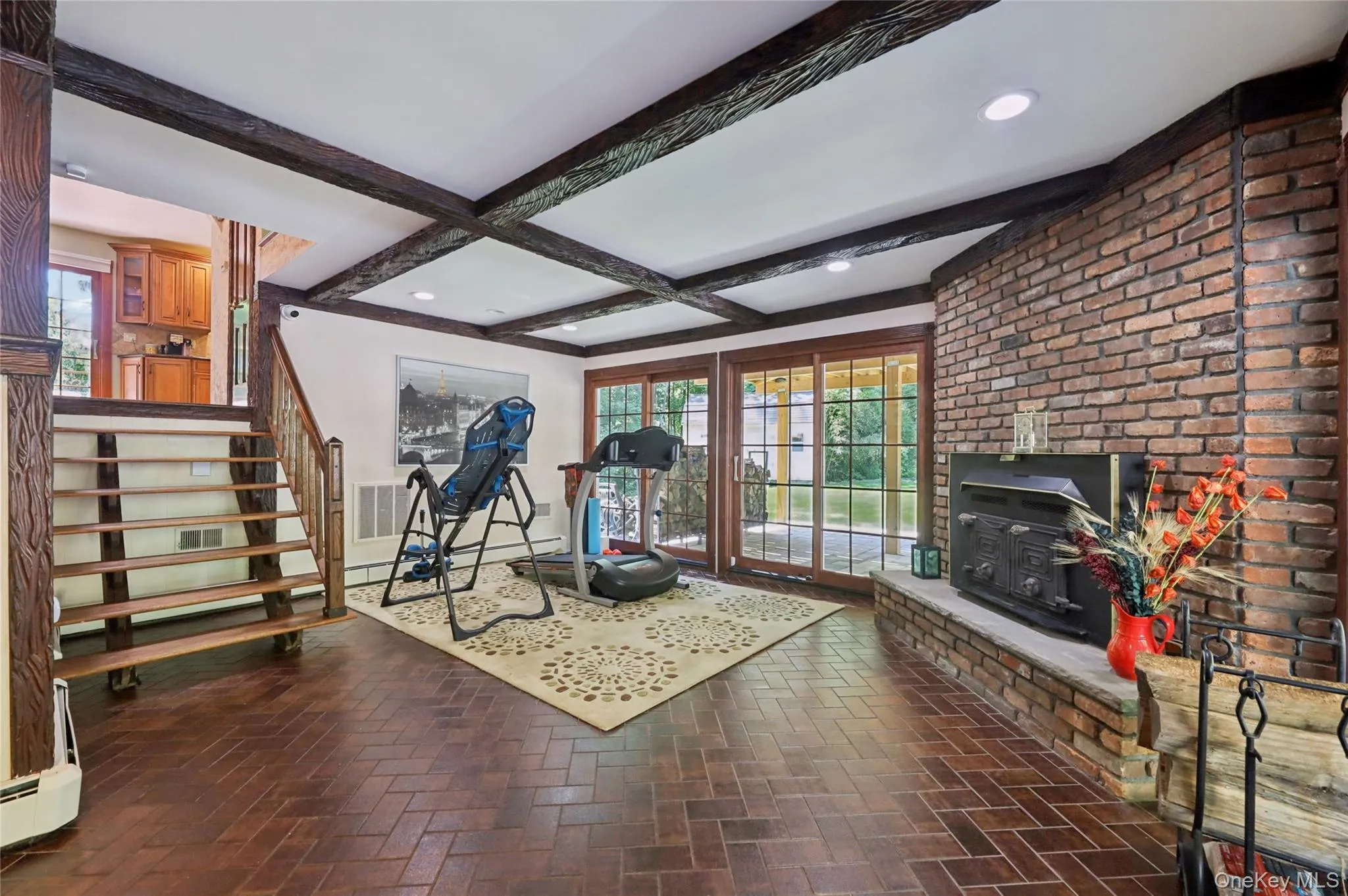 Could be used as an exercise room or an office. Could be used as an exercise room or an office.