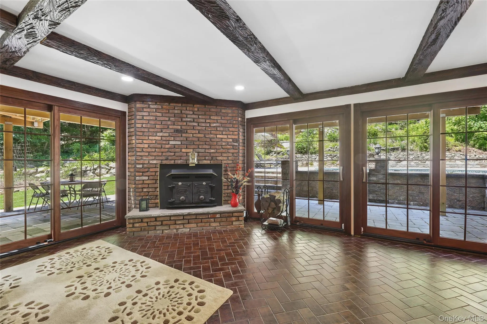 Walk out to patio through 4 glass slighting doors. Walk out to patio through 4 glass slighting doors.