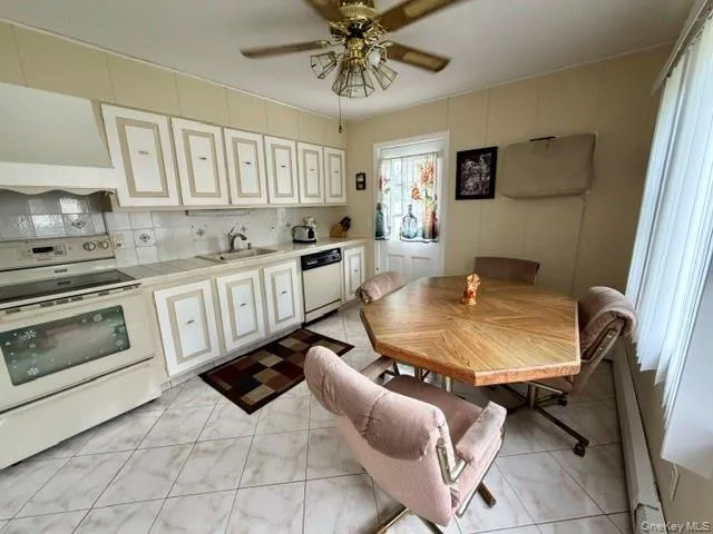 452 Monroe Avenue, Babylon, NY, 4 Bedrooms Bedrooms, 7 Rooms Rooms,1 BathroomBathrooms,Residential,For Rent,Monroe,0,1019332 452 Monroe Avenue, Babylon, NY, 4 Bedrooms Bedrooms, 7 Rooms Rooms,1 BathroomBathrooms,Residential,For Rent,Monroe,0,1019332