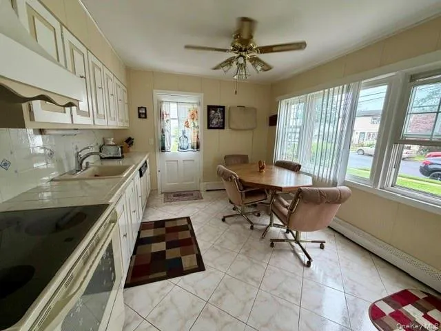 452 Monroe Avenue, Babylon, NY, 4 Bedrooms Bedrooms, 7 Rooms Rooms,1 BathroomBathrooms,Residential,For Rent,Monroe,0,1019332 452 Monroe Avenue, Babylon, NY, 4 Bedrooms Bedrooms, 7 Rooms Rooms,1 BathroomBathrooms,Residential,For Rent,Monroe,0,1019332