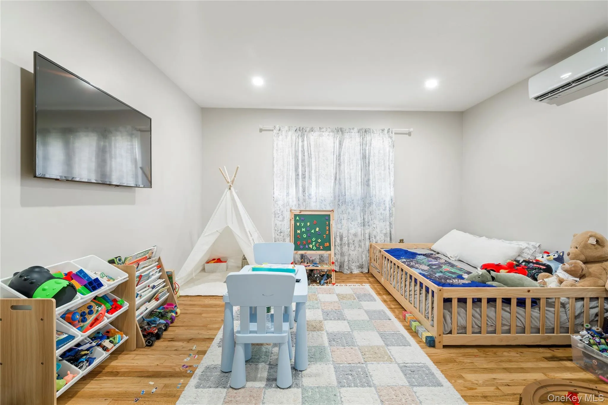15 Ford Drive, Oyster Bay, NY, 4 Bedrooms Bedrooms, 7 Rooms Rooms,2 BathroomsBathrooms,Residential,For Rent,Ford,0,1019335 15 Ford Drive, Oyster Bay, NY, 4 Bedrooms Bedrooms, 7 Rooms Rooms,2 BathroomsBathrooms,Residential,For Rent,Ford,0,1019335