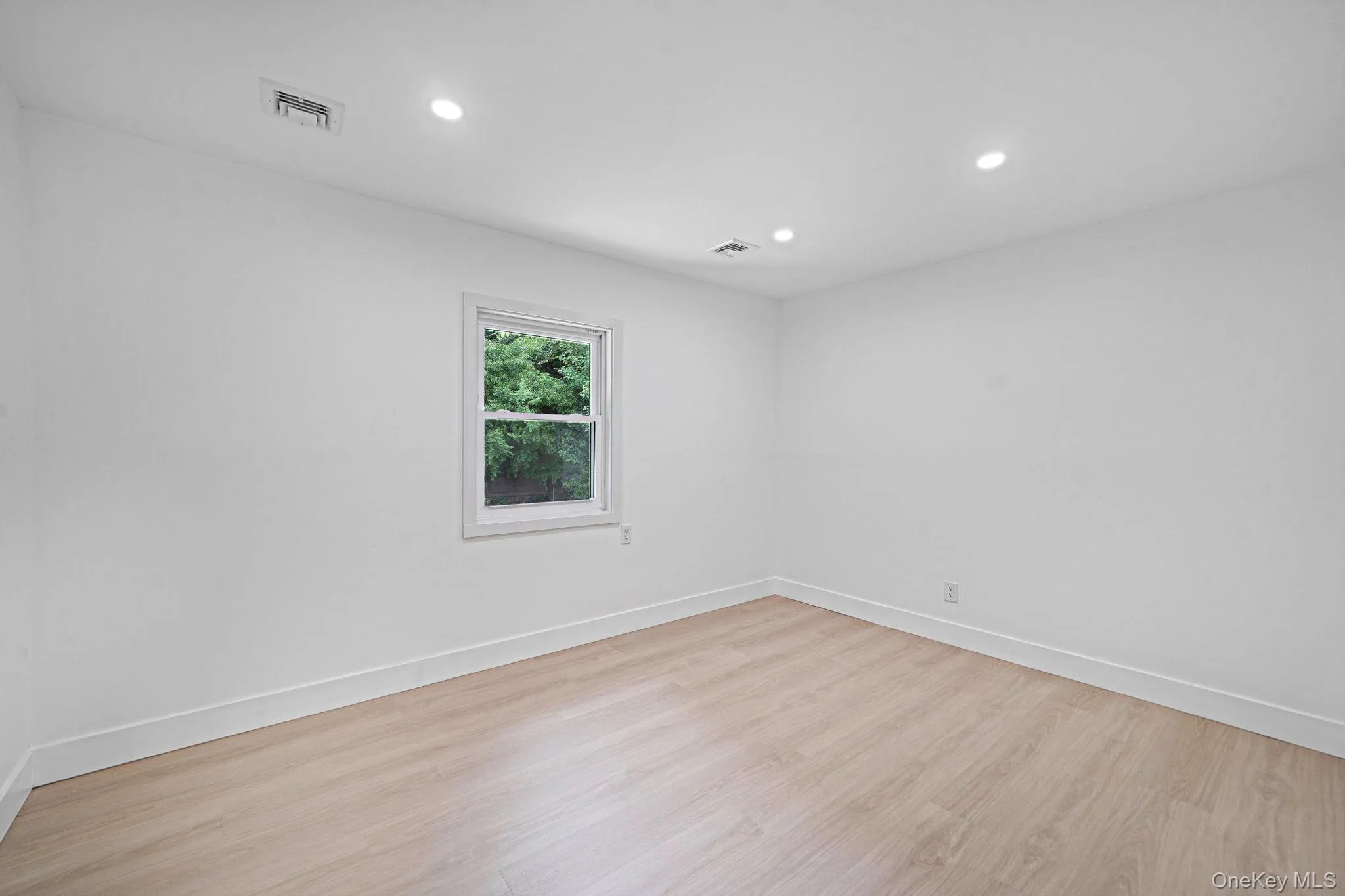 2386 New York Avenue, Huntington, NY, 3 Bedrooms Bedrooms, 7 Rooms Rooms,2 BathroomsBathrooms,Residential Lease,For Rent,New York,0,1019344 2386 New York Avenue, Huntington, NY, 3 Bedrooms Bedrooms, 7 Rooms Rooms,2 BathroomsBathrooms,Residential Lease,For Rent,New York,0,1019344