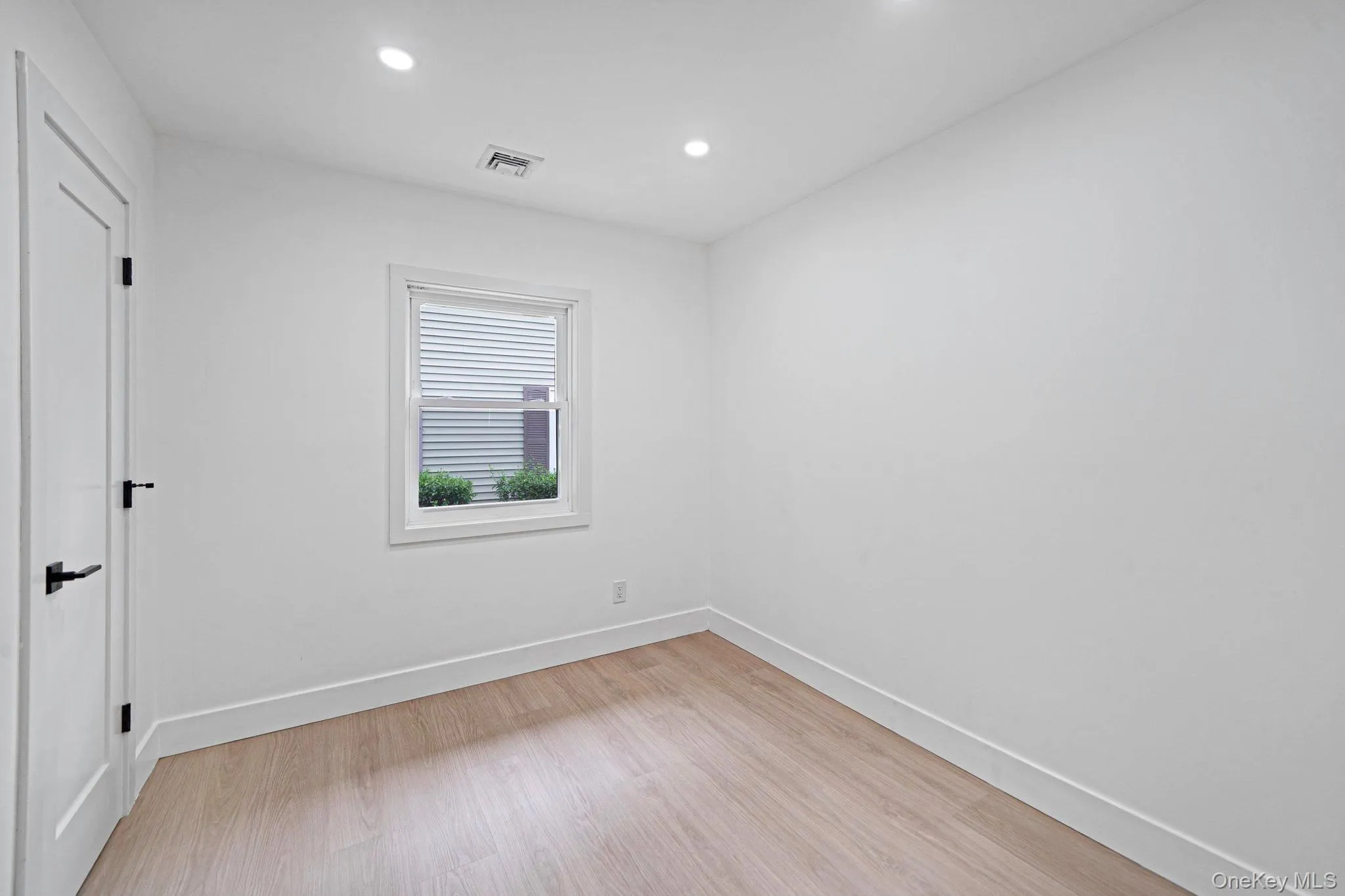 2386 New York Avenue, Huntington, NY, 3 Bedrooms Bedrooms, 7 Rooms Rooms,2 BathroomsBathrooms,Residential Lease,For Rent,New York,0,1019344 2386 New York Avenue, Huntington, NY, 3 Bedrooms Bedrooms, 7 Rooms Rooms,2 BathroomsBathrooms,Residential Lease,For Rent,New York,0,1019344