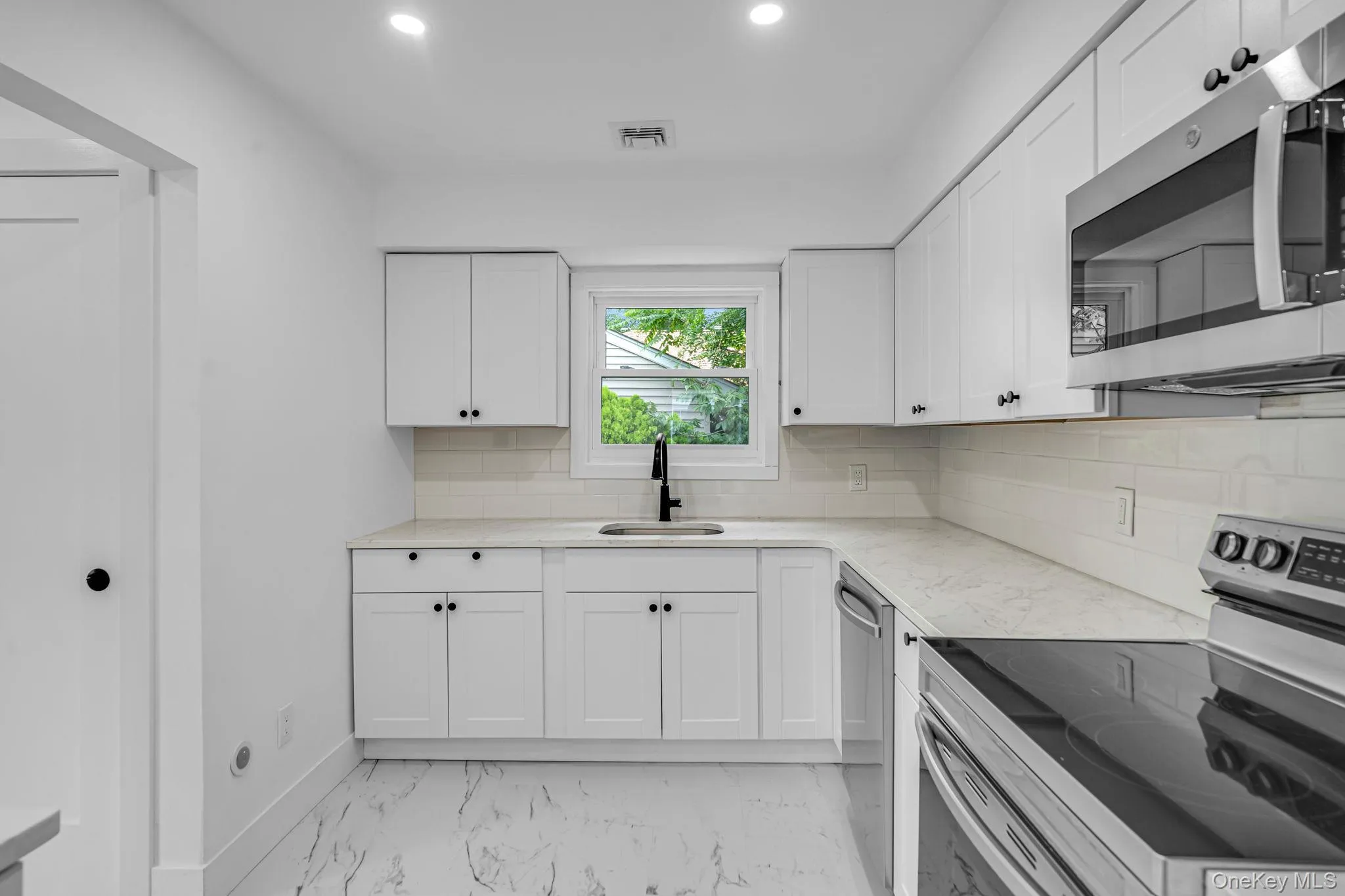 2386 New York Avenue, Huntington, NY, 3 Bedrooms Bedrooms, 7 Rooms Rooms,2 BathroomsBathrooms,Residential Lease,For Rent,New York,0,1019344 2386 New York Avenue, Huntington, NY, 3 Bedrooms Bedrooms, 7 Rooms Rooms,2 BathroomsBathrooms,Residential Lease,For Rent,New York,0,1019344
