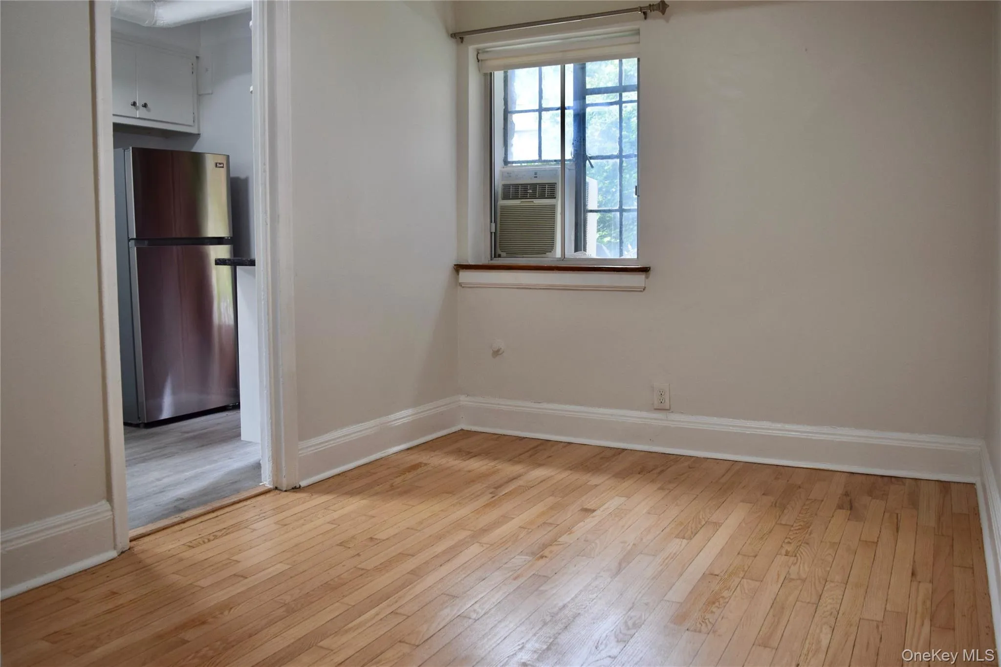 Dining/Den area off Kitchen. Measures 11 X 8. Dining/Den area off Kitchen. Measures 11 X 8.