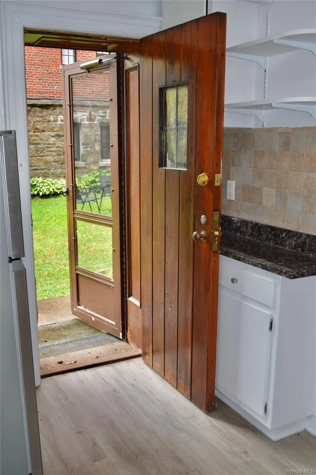 Exterior door leading to common garden. Exterior door leading to common garden.