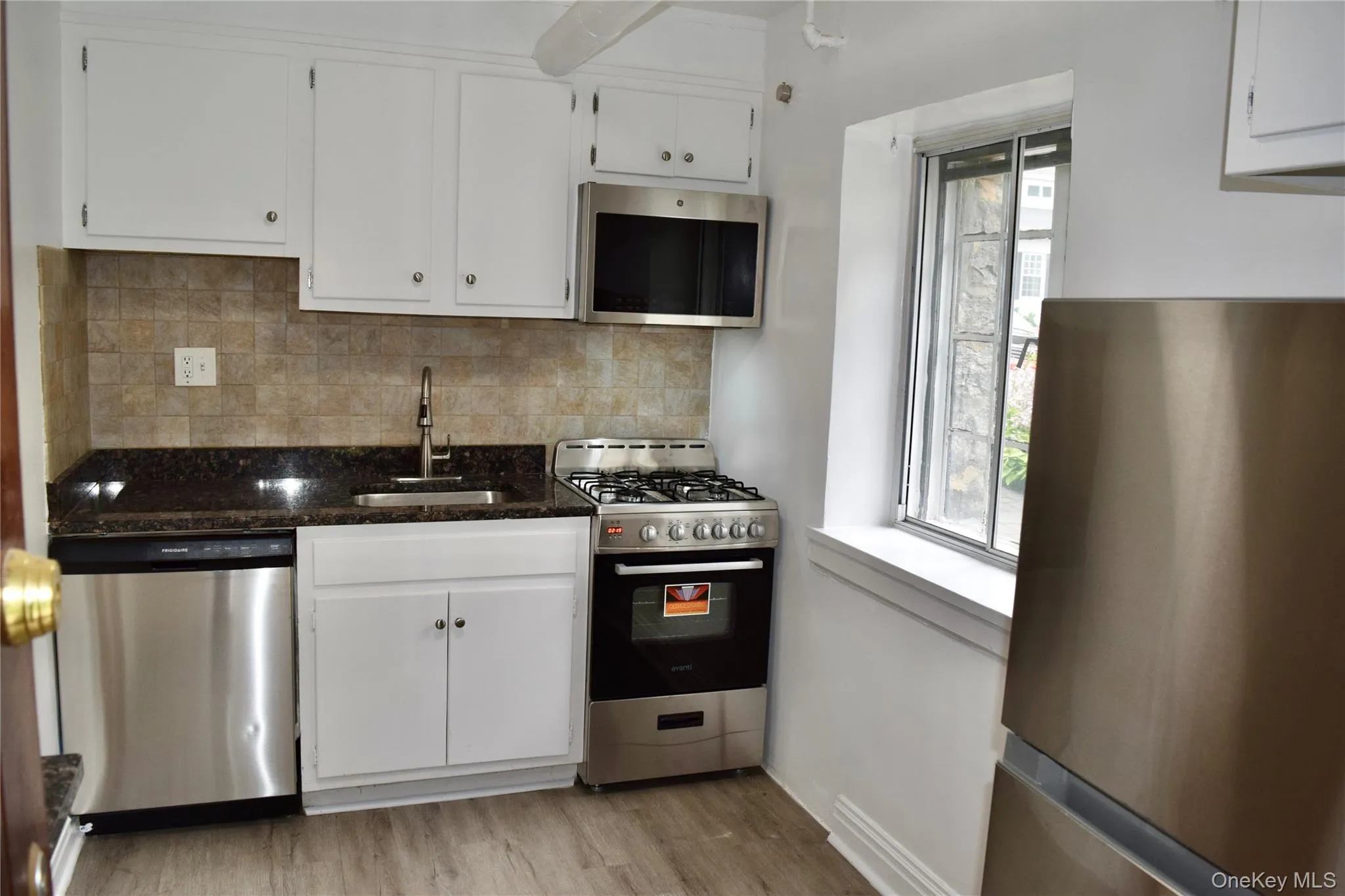 Updated with new appliances and features exterior door leading to common garden area. Updated with new appliances and features exterior door leading to common garden area.