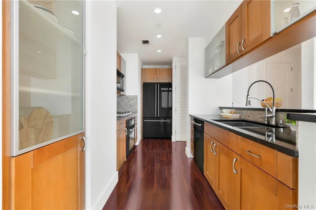 175 Huguenot Street, New Rochelle, NY, 2 Bedrooms Bedrooms, 4 Rooms Rooms,2 BathroomsBathrooms,Residential Lease,For Rent,Huguenot,0,1019355 175 Huguenot Street, New Rochelle, NY, 2 Bedrooms Bedrooms, 4 Rooms Rooms,2 BathroomsBathrooms,Residential Lease,For Rent,Huguenot,0,1019355