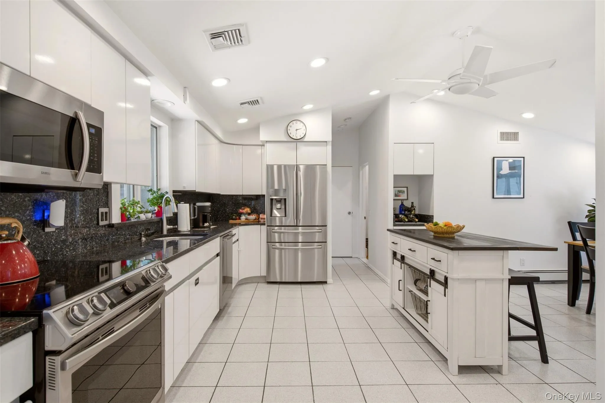 Eat In Kitchen W/ Stainless Steel Appliances Eat In Kitchen W/ Stainless Steel Appliances