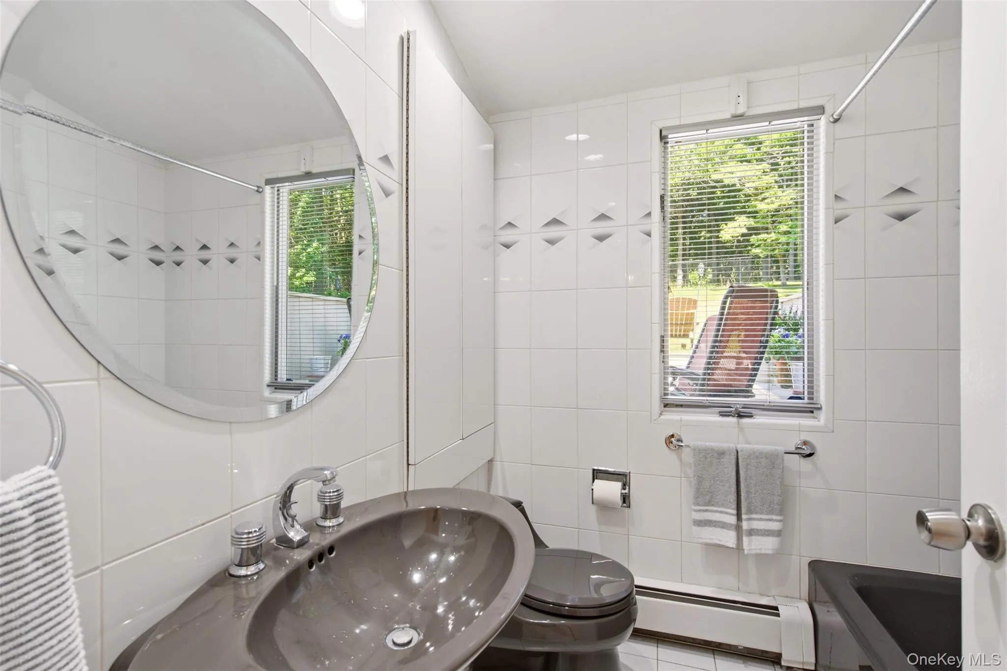 Full Bathroom W/ Tub/Shower Full Bathroom W/ Tub/Shower