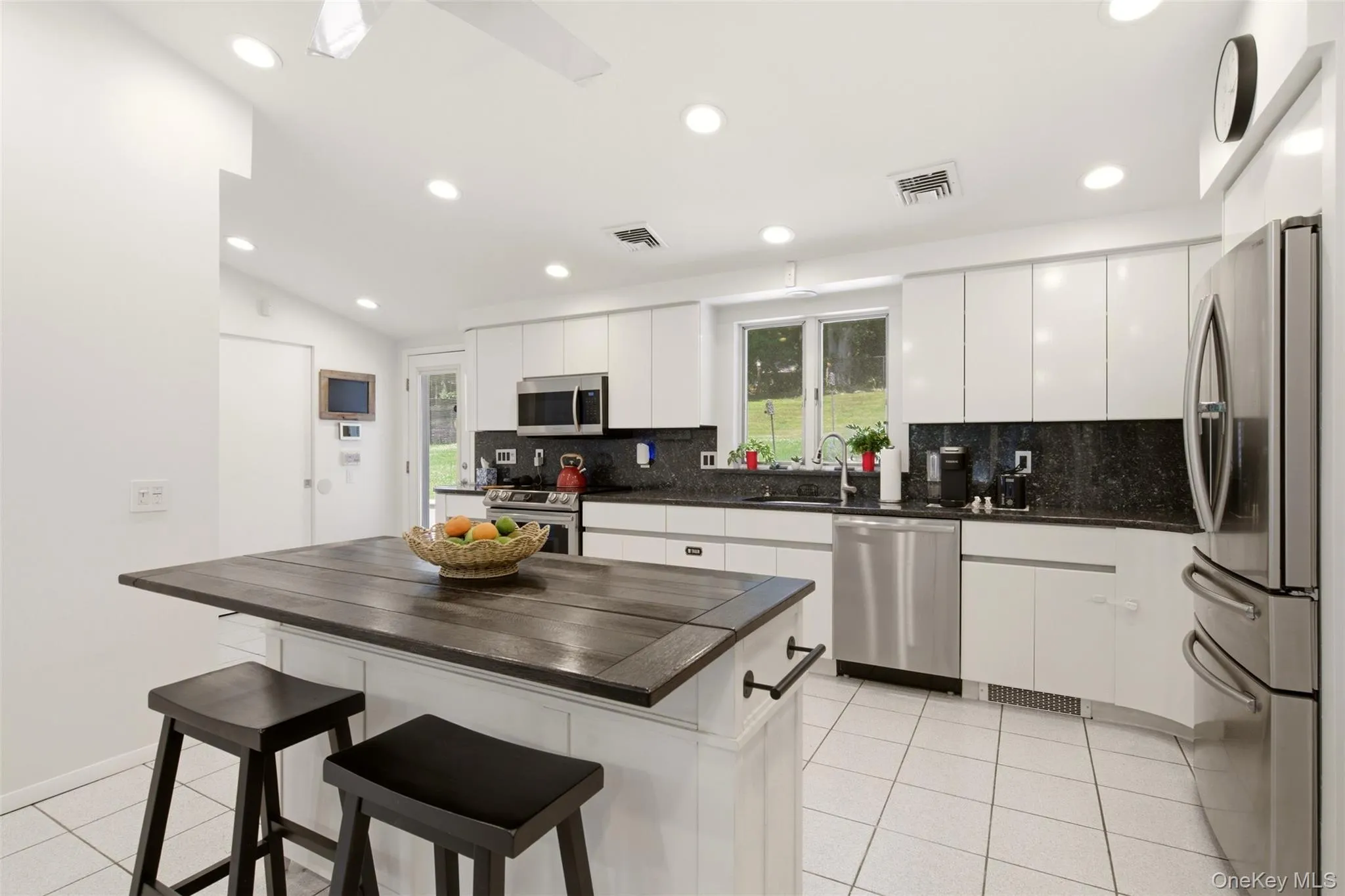 355 Bread And Cheese Hollow Road, Smithtown, NY, 2 Bedrooms Bedrooms, 6 Rooms Rooms,2 BathroomsBathrooms,Residential,For Rent,Bread And Cheese Hollow,0,1019357 355 Bread And Cheese Hollow Road, Smithtown, NY, 2 Bedrooms Bedrooms, 6 Rooms Rooms,2 BathroomsBathrooms,Residential,For Rent,Bread And Cheese Hollow,0,1019357