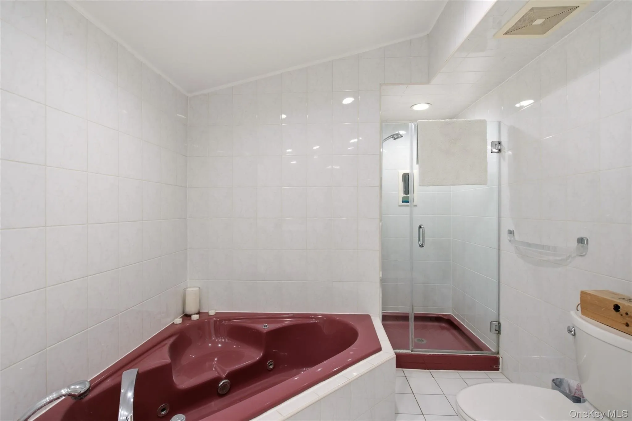 Primary Bathroom W/ Separate Tub/Shower Primary Bathroom W/ Separate Tub/Shower