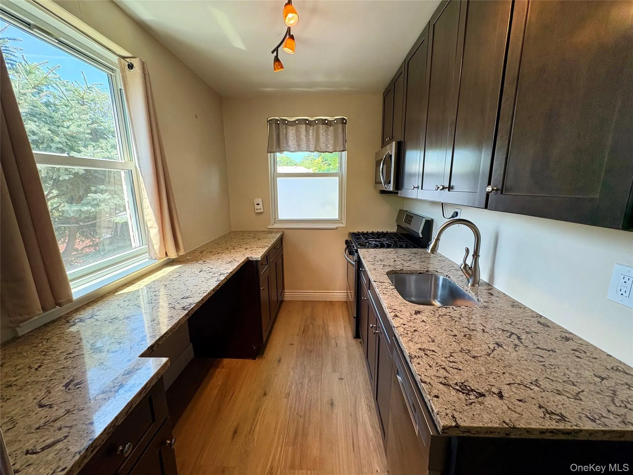 260-25 73rd Avenue, New York, NY, 1 Bedroom Bedrooms, 3 Rooms Rooms,1 BathroomBathrooms,Residential Lease,For Rent,73rd,0,1019360 260-25 73rd Avenue, New York, NY, 1 Bedroom Bedrooms, 3 Rooms Rooms,1 BathroomBathrooms,Residential Lease,For Rent,73rd,0,1019360
