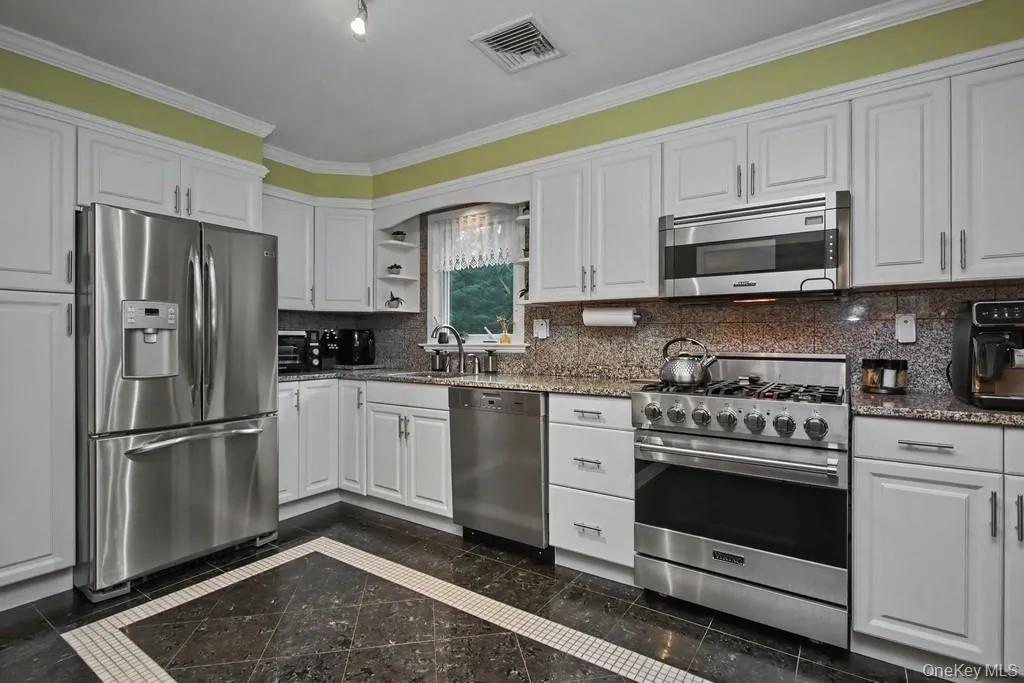 415 Allview Avenue, Southeast, NY, 3 Bedrooms Bedrooms, 7 Rooms Rooms,2 BathroomsBathrooms,Residential,For Rent,Allview,0,1019362 415 Allview Avenue, Southeast, NY, 3 Bedrooms Bedrooms, 7 Rooms Rooms,2 BathroomsBathrooms,Residential,For Rent,Allview,0,1019362