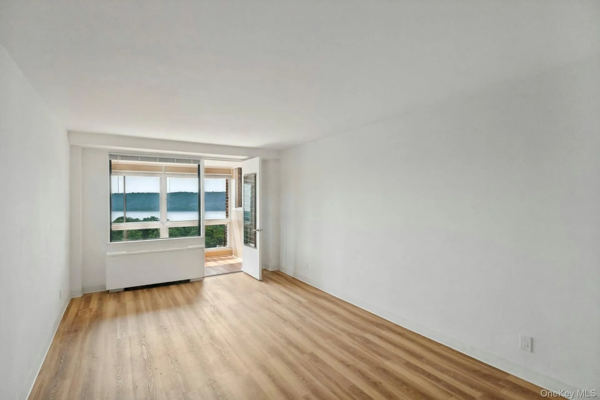 4705 Henry Hudson Parkway, New York, NY, 1 Bedroom Bedrooms, 6 Rooms Rooms,1 BathroomBathrooms,Residential,For Rent,Parkway,0,1019363 4705 Henry Hudson Parkway, New York, NY, 1 Bedroom Bedrooms, 6 Rooms Rooms,1 BathroomBathrooms,Residential,For Rent,Parkway,0,1019363