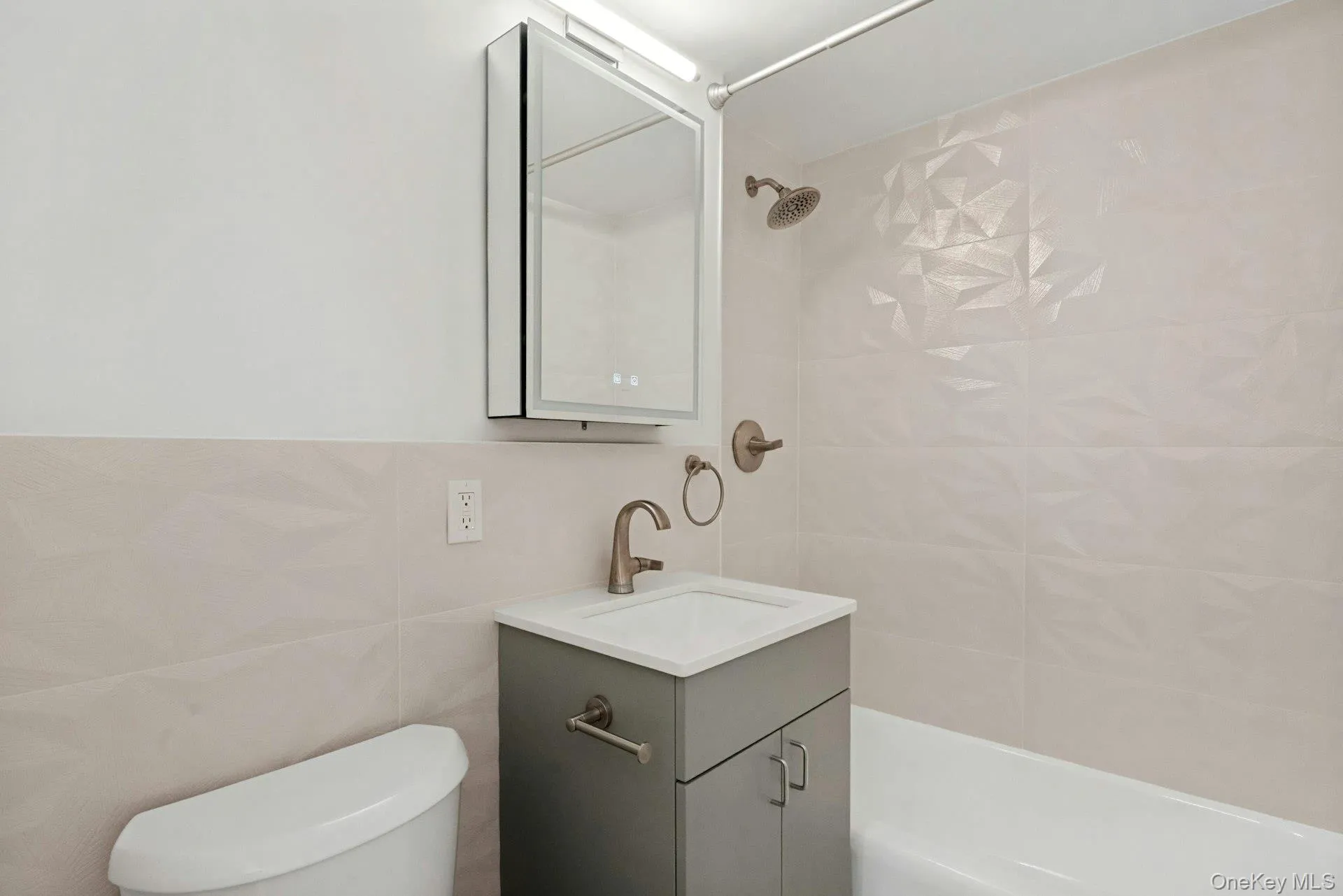 4705 Henry Hudson Parkway, New York, NY, 1 Bedroom Bedrooms, 6 Rooms Rooms,1 BathroomBathrooms,Residential,For Rent,Parkway,0,1019363 4705 Henry Hudson Parkway, New York, NY, 1 Bedroom Bedrooms, 6 Rooms Rooms,1 BathroomBathrooms,Residential,For Rent,Parkway,0,1019363