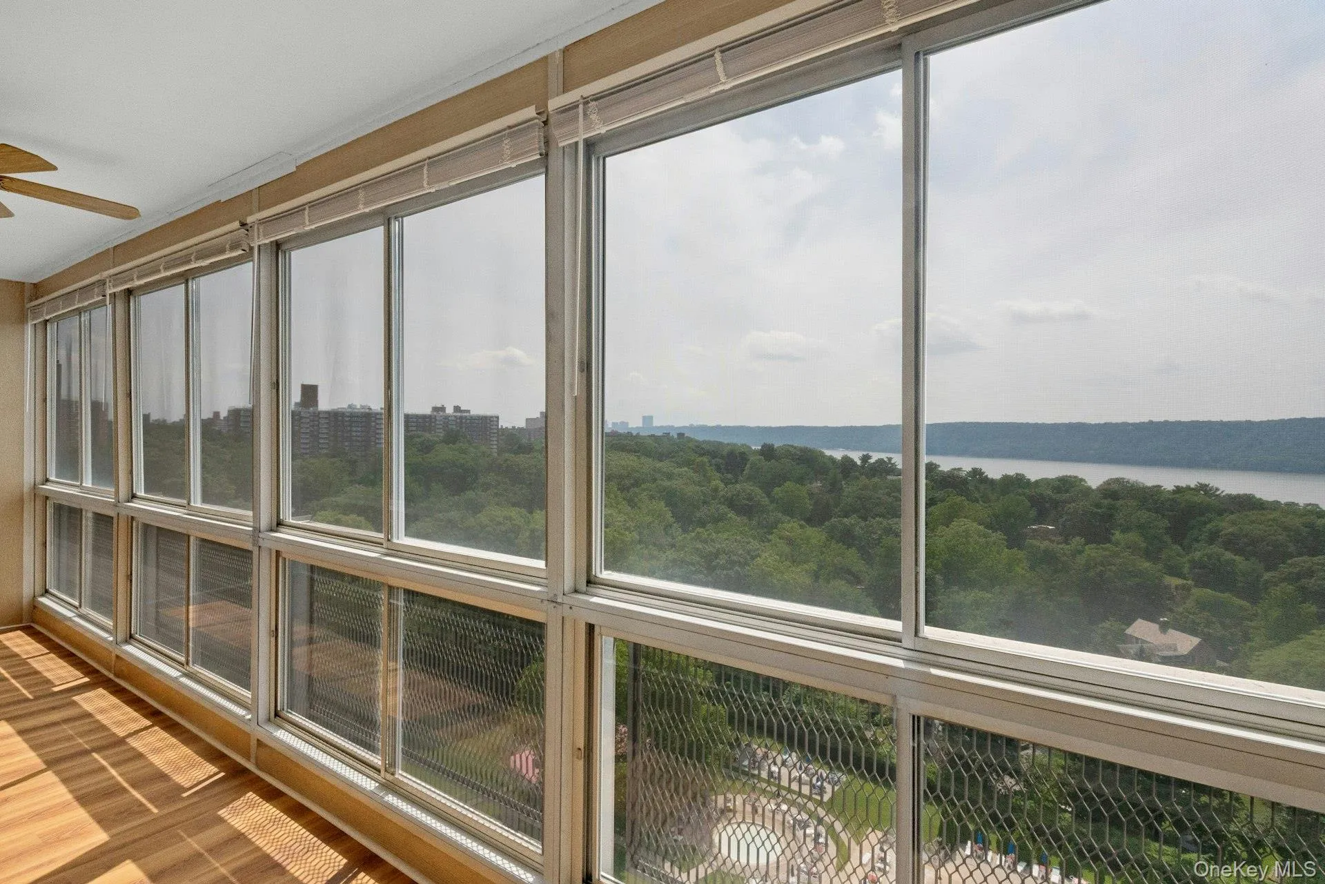 4705 Henry Hudson Parkway, New York, NY, 1 Bedroom Bedrooms, 6 Rooms Rooms,1 BathroomBathrooms,Residential,For Rent,Parkway,0,1019363 4705 Henry Hudson Parkway, New York, NY, 1 Bedroom Bedrooms, 6 Rooms Rooms,1 BathroomBathrooms,Residential,For Rent,Parkway,0,1019363