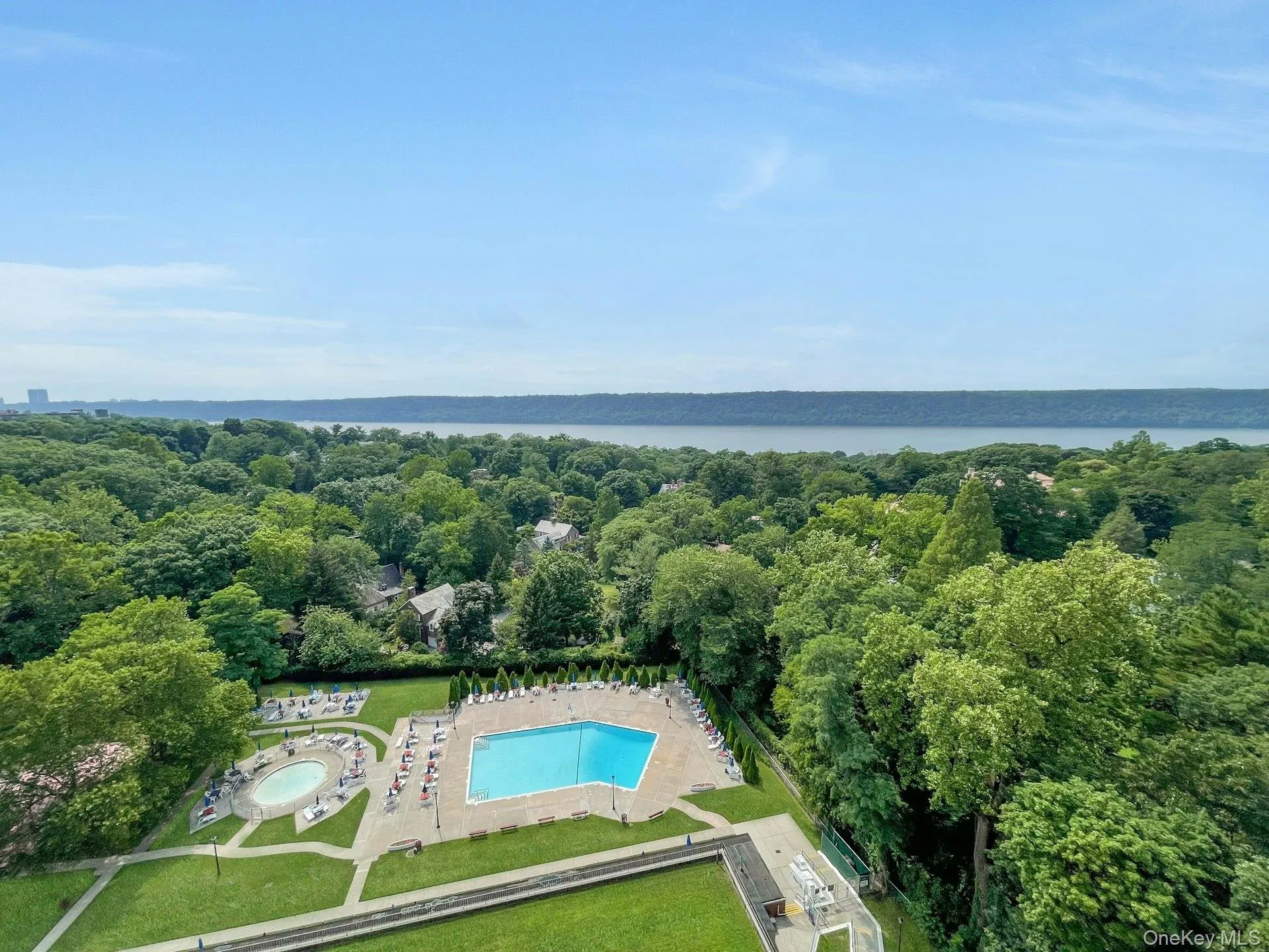 4705 Henry Hudson Parkway, New York, NY, 1 Bedroom Bedrooms, 6 Rooms Rooms,1 BathroomBathrooms,Residential,For Rent,Parkway,0,1019363 4705 Henry Hudson Parkway, New York, NY, 1 Bedroom Bedrooms, 6 Rooms Rooms,1 BathroomBathrooms,Residential,For Rent,Parkway,0,1019363