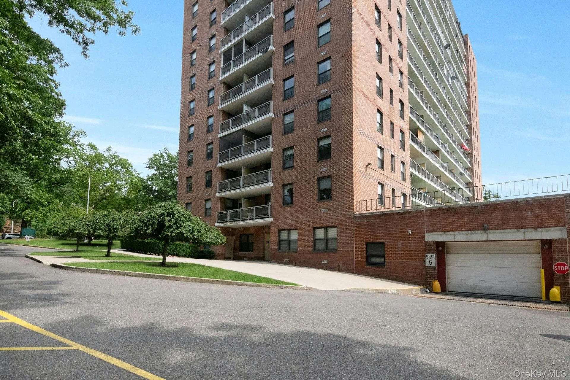 4705 Henry Hudson Parkway, New York, NY, 1 Bedroom Bedrooms, 6 Rooms Rooms,1 BathroomBathrooms,Residential,For Rent,Parkway,0,1019363 4705 Henry Hudson Parkway, New York, NY, 1 Bedroom Bedrooms, 6 Rooms Rooms,1 BathroomBathrooms,Residential,For Rent,Parkway,0,1019363
