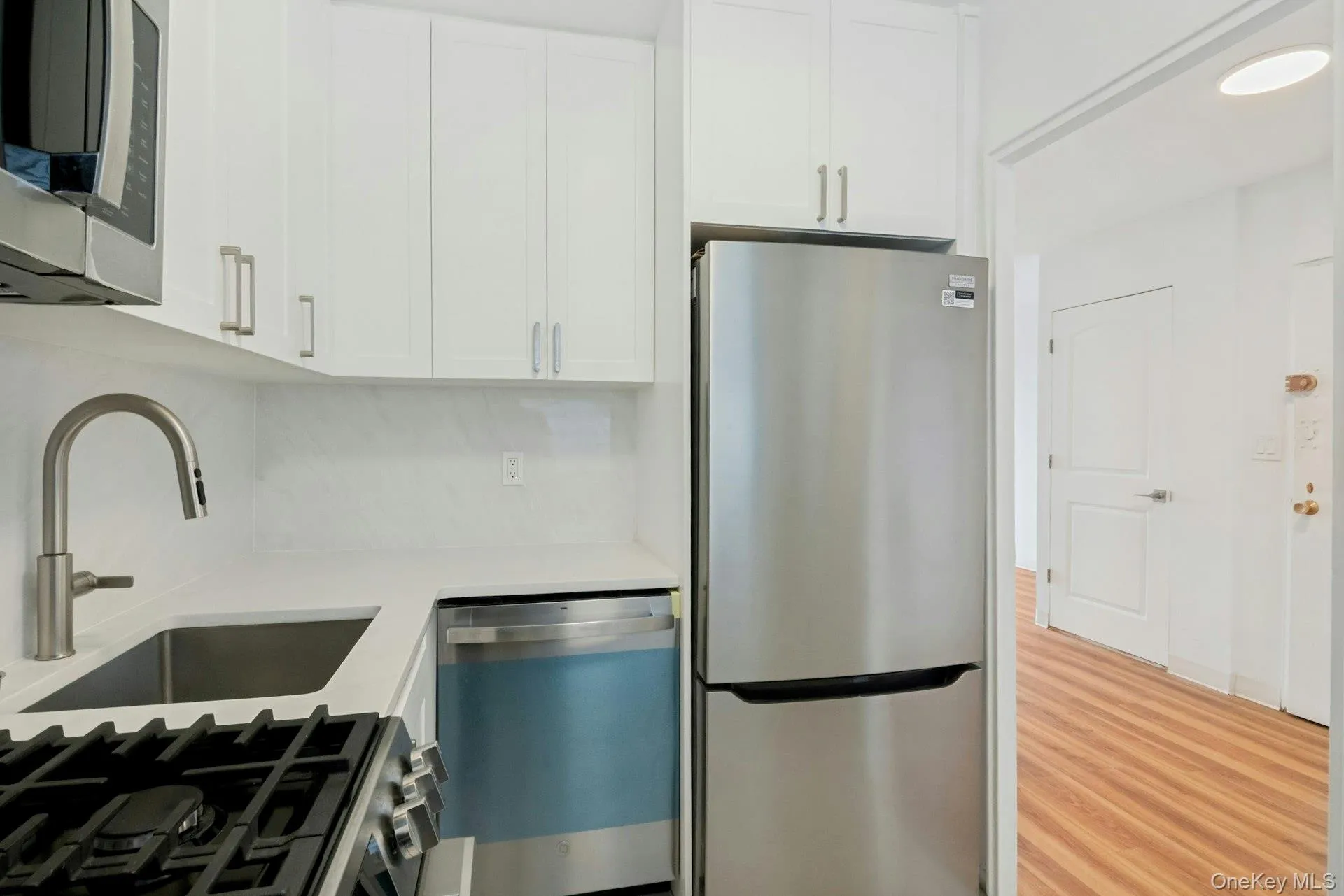 4705 Henry Hudson Parkway, New York, NY, 1 Bedroom Bedrooms, 6 Rooms Rooms,1 BathroomBathrooms,Residential,For Rent,Parkway,0,1019363 4705 Henry Hudson Parkway, New York, NY, 1 Bedroom Bedrooms, 6 Rooms Rooms,1 BathroomBathrooms,Residential,For Rent,Parkway,0,1019363