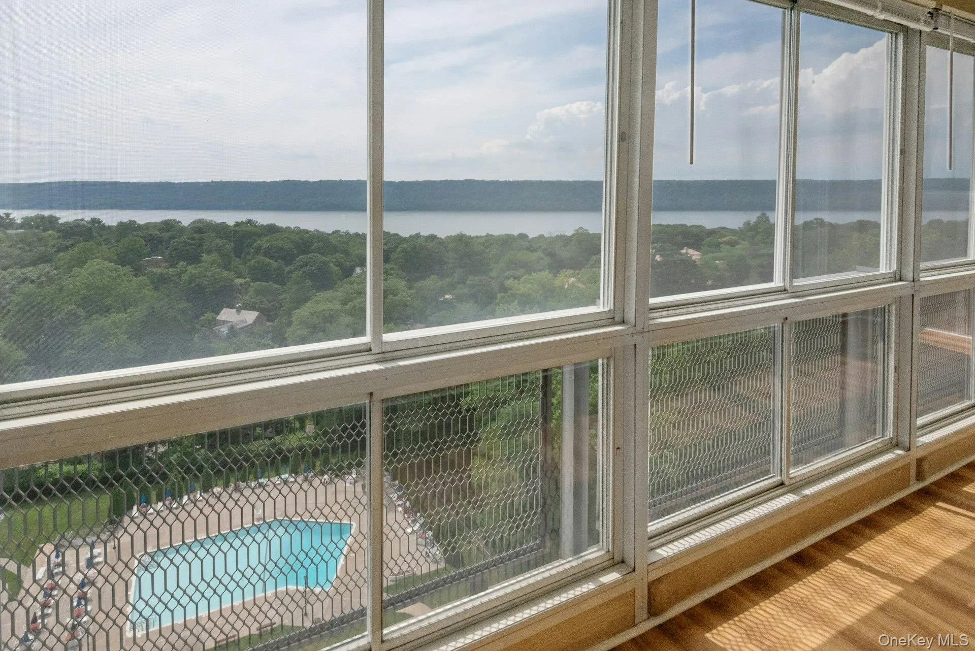 4705 Henry Hudson Parkway, New York, NY, 1 Bedroom Bedrooms, 6 Rooms Rooms,1 BathroomBathrooms,Residential,For Rent,Parkway,0,1019363 4705 Henry Hudson Parkway, New York, NY, 1 Bedroom Bedrooms, 6 Rooms Rooms,1 BathroomBathrooms,Residential,For Rent,Parkway,0,1019363
