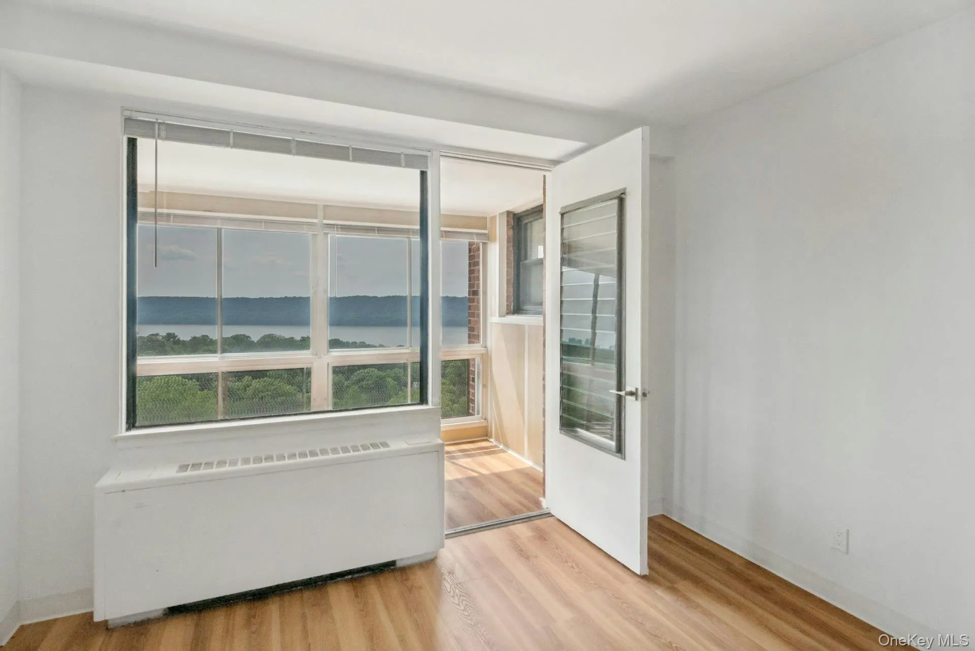 4705 Henry Hudson Parkway, New York, NY, 1 Bedroom Bedrooms, 6 Rooms Rooms,1 BathroomBathrooms,Residential,For Rent,Parkway,0,1019363 4705 Henry Hudson Parkway, New York, NY, 1 Bedroom Bedrooms, 6 Rooms Rooms,1 BathroomBathrooms,Residential,For Rent,Parkway,0,1019363