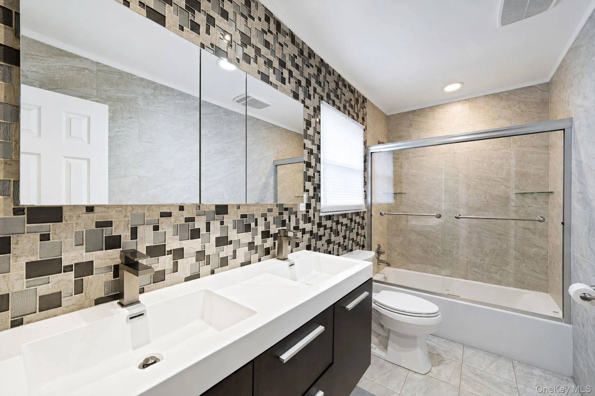 62 Oneida Avenue, Brookhaven, NY, 4 Bedrooms Bedrooms, 7 Rooms Rooms,3 BathroomsBathrooms,Residential,For Rent,Oneida,0,1019373 62 Oneida Avenue, Brookhaven, NY, 4 Bedrooms Bedrooms, 7 Rooms Rooms,3 BathroomsBathrooms,Residential,For Rent,Oneida,0,1019373