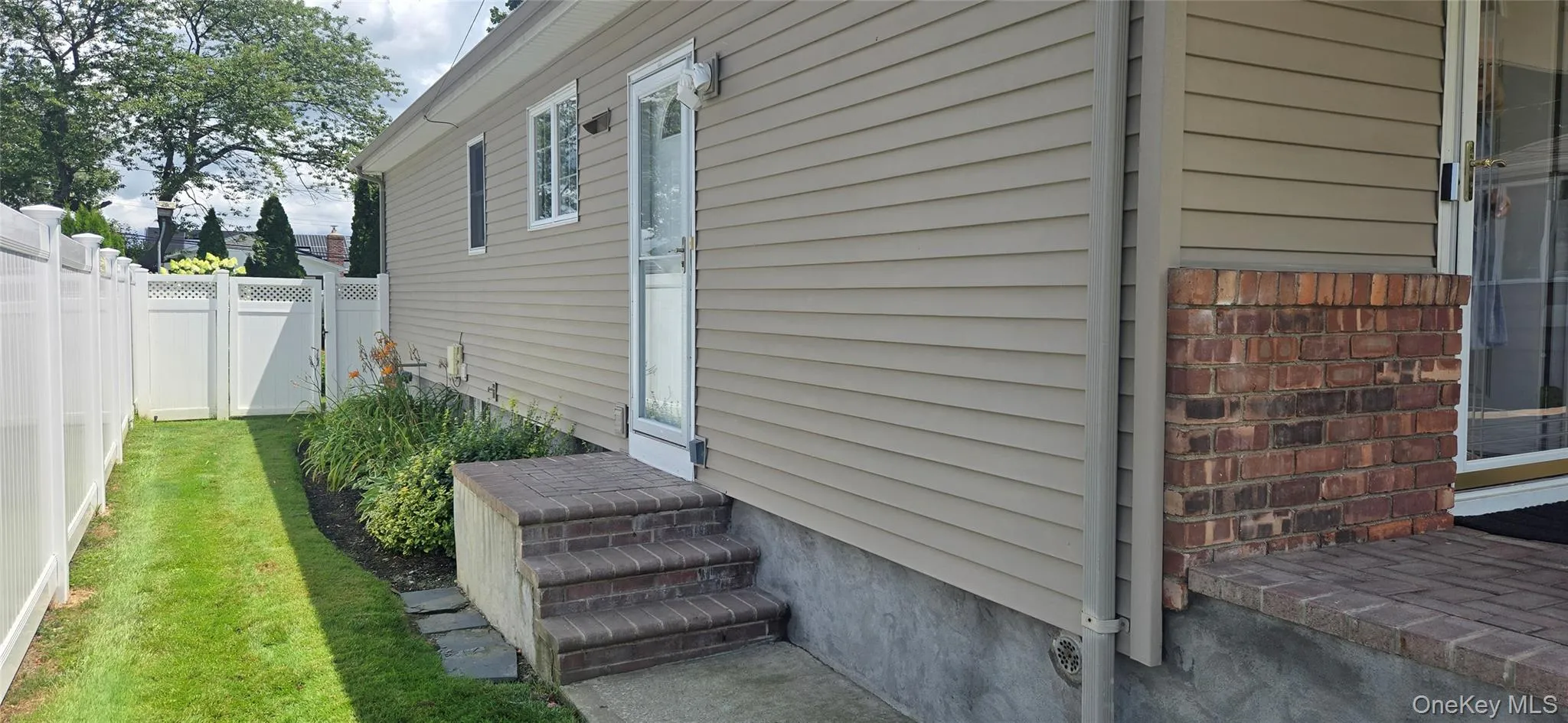 737 Virginia Avenue, Hempstead, NY, 2 Bedrooms Bedrooms, 5 Rooms Rooms,1 BathroomBathrooms,Residential,For Rent,Virginia,0,1019377 737 Virginia Avenue, Hempstead, NY, 2 Bedrooms Bedrooms, 5 Rooms Rooms,1 BathroomBathrooms,Residential,For Rent,Virginia,0,1019377