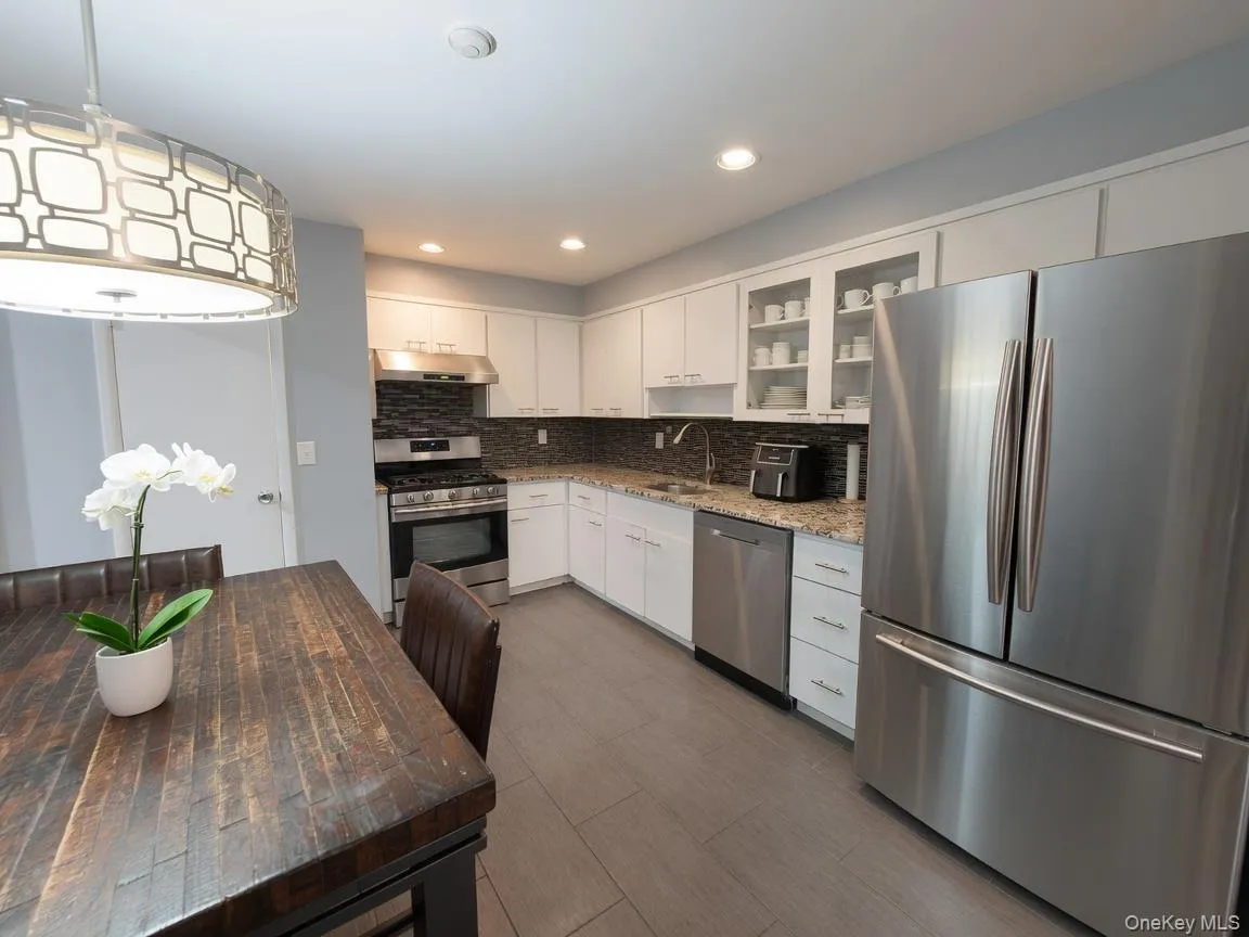 184 Route 303, Clarkstown, NY, 3 Bedrooms Bedrooms, 8 Rooms Rooms,2 BathroomsBathrooms,Residential,For Rent,Route 303,0,1019378 184 Route 303, Clarkstown, NY, 3 Bedrooms Bedrooms, 8 Rooms Rooms,2 BathroomsBathrooms,Residential,For Rent,Route 303,0,1019378