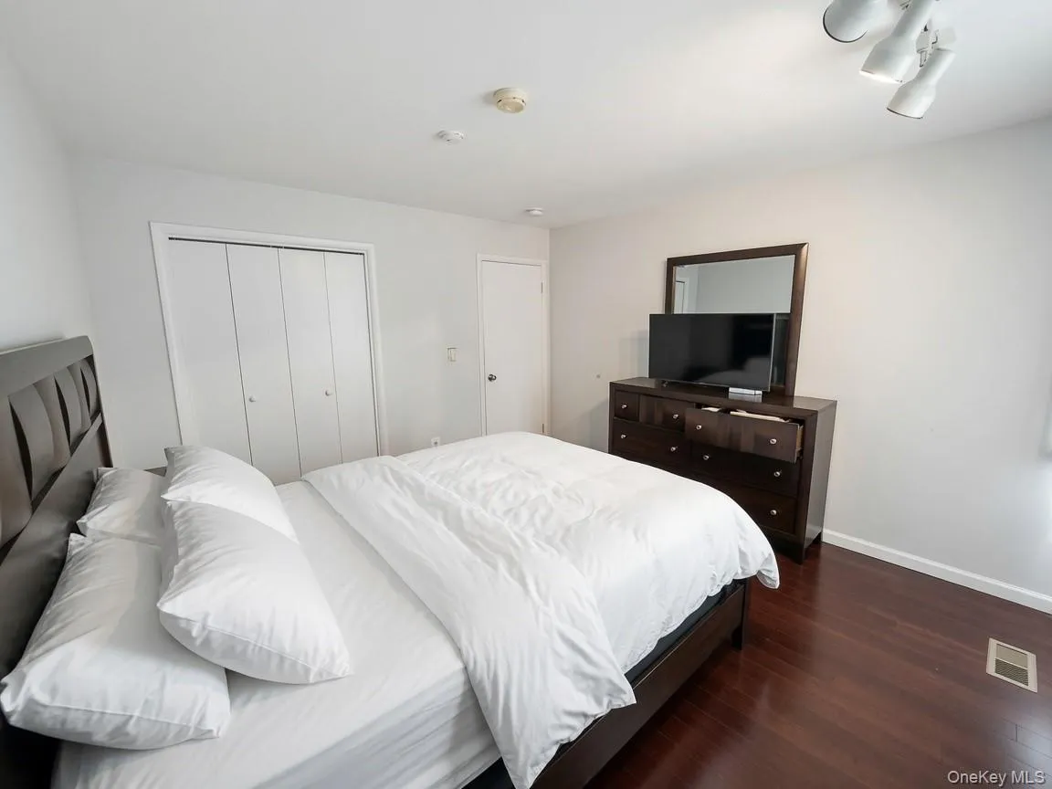 184 Route 303, Clarkstown, NY, 3 Bedrooms Bedrooms, 8 Rooms Rooms,2 BathroomsBathrooms,Residential,For Rent,Route 303,0,1019378 184 Route 303, Clarkstown, NY, 3 Bedrooms Bedrooms, 8 Rooms Rooms,2 BathroomsBathrooms,Residential,For Rent,Route 303,0,1019378