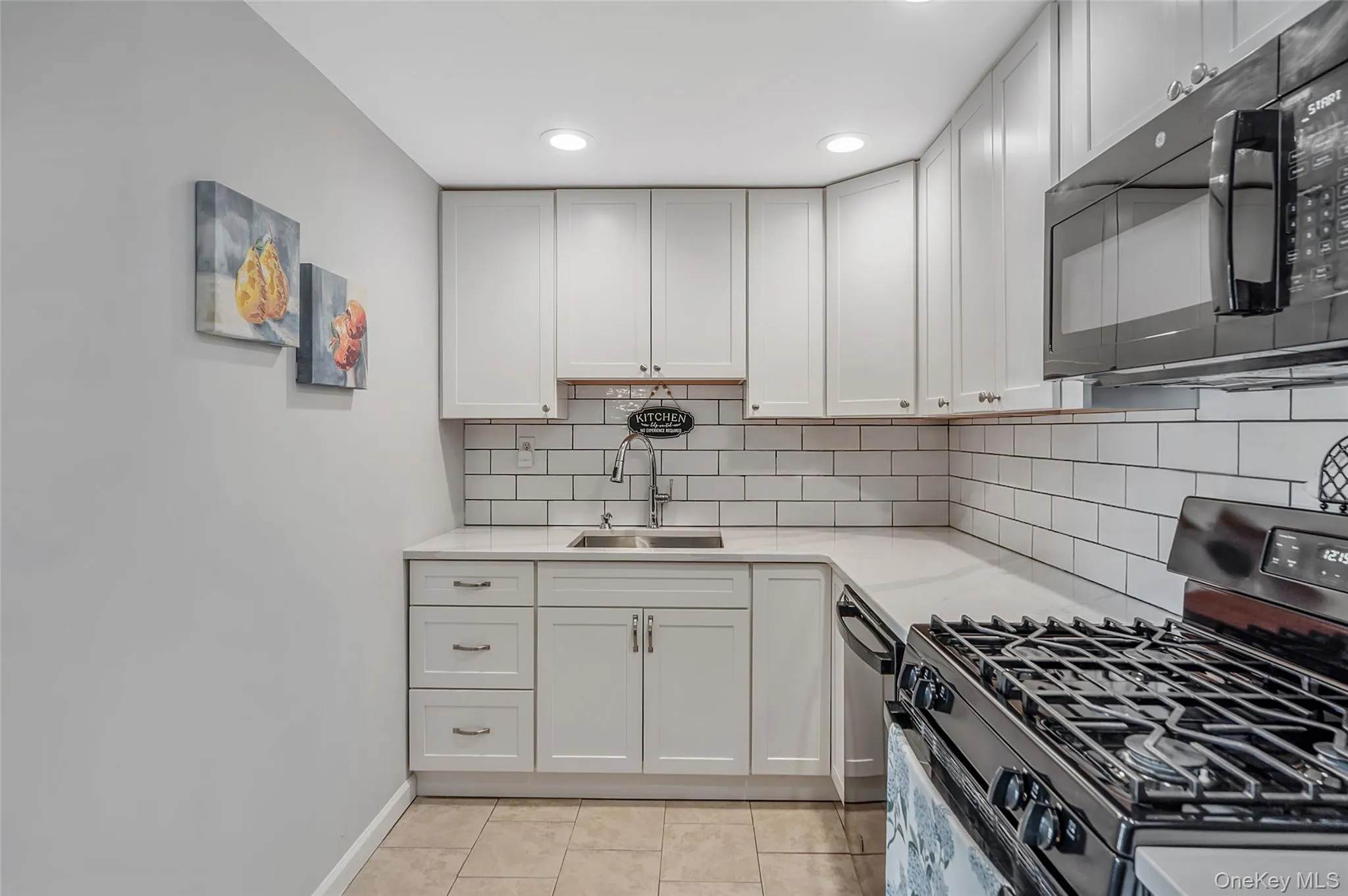 Stainless appliances, natural gas cooking, stone counter tops with decorative tiles backsplash, recessd lighting Stainless appliances, natural gas cooking, stone counter tops with decorative tiles backsplash, recessd lighting