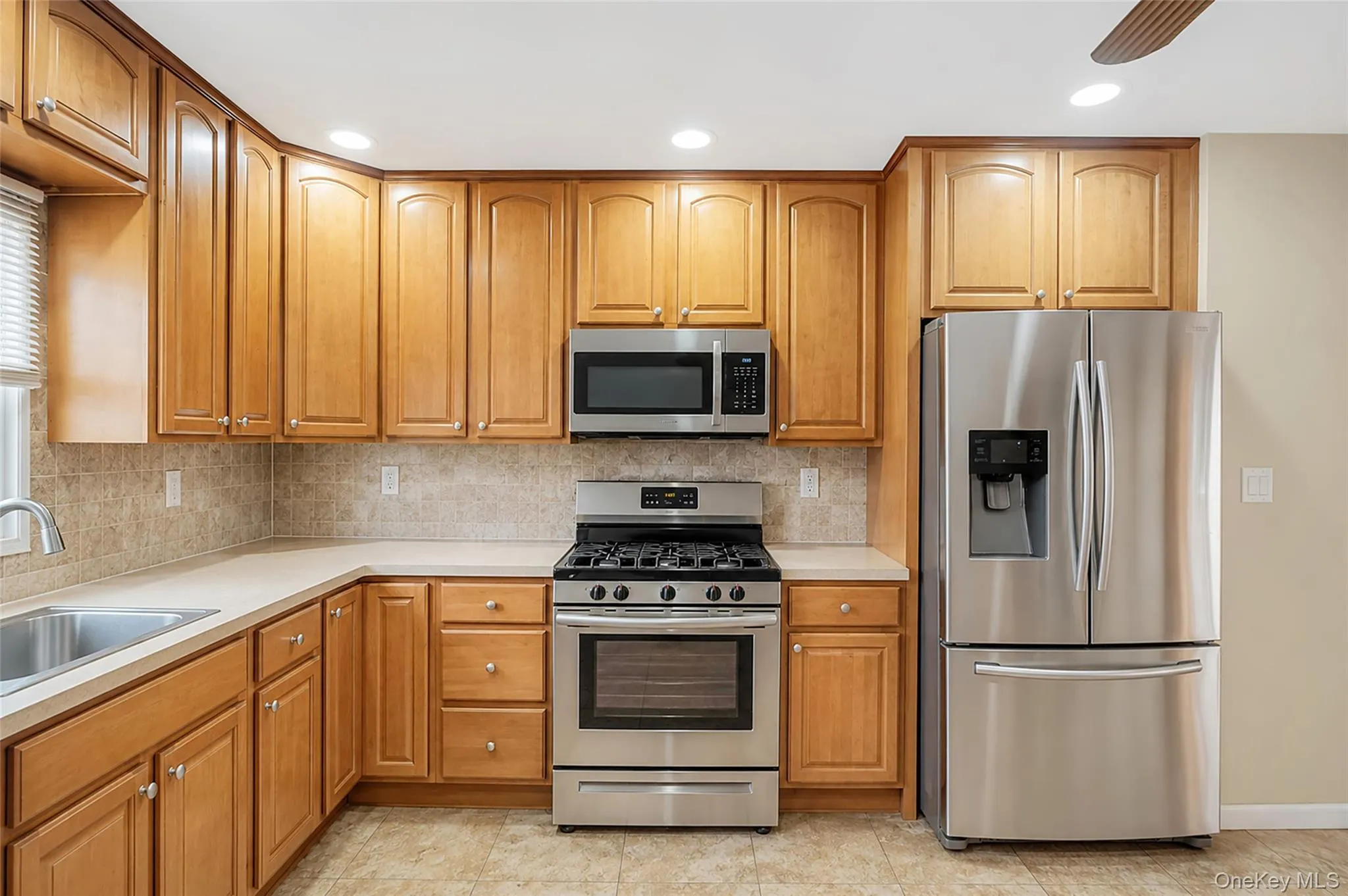 395 Putnam Avenue, Babylon, NY, 5 Bedrooms Bedrooms, 10 Rooms Rooms,2 BathroomsBathrooms,Residential,For Rent,Putnam,0,1019385 395 Putnam Avenue, Babylon, NY, 5 Bedrooms Bedrooms, 10 Rooms Rooms,2 BathroomsBathrooms,Residential,For Rent,Putnam,0,1019385