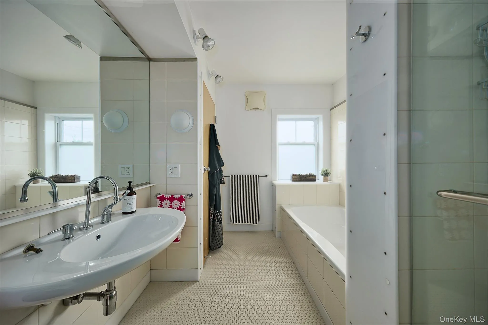556 State Street, Hudson, NY, 3 Bedrooms Bedrooms, 7 Rooms Rooms,2 BathroomsBathrooms,Residential,For Rent,State,0,1019391 556 State Street, Hudson, NY, 3 Bedrooms Bedrooms, 7 Rooms Rooms,2 BathroomsBathrooms,Residential,For Rent,State,0,1019391