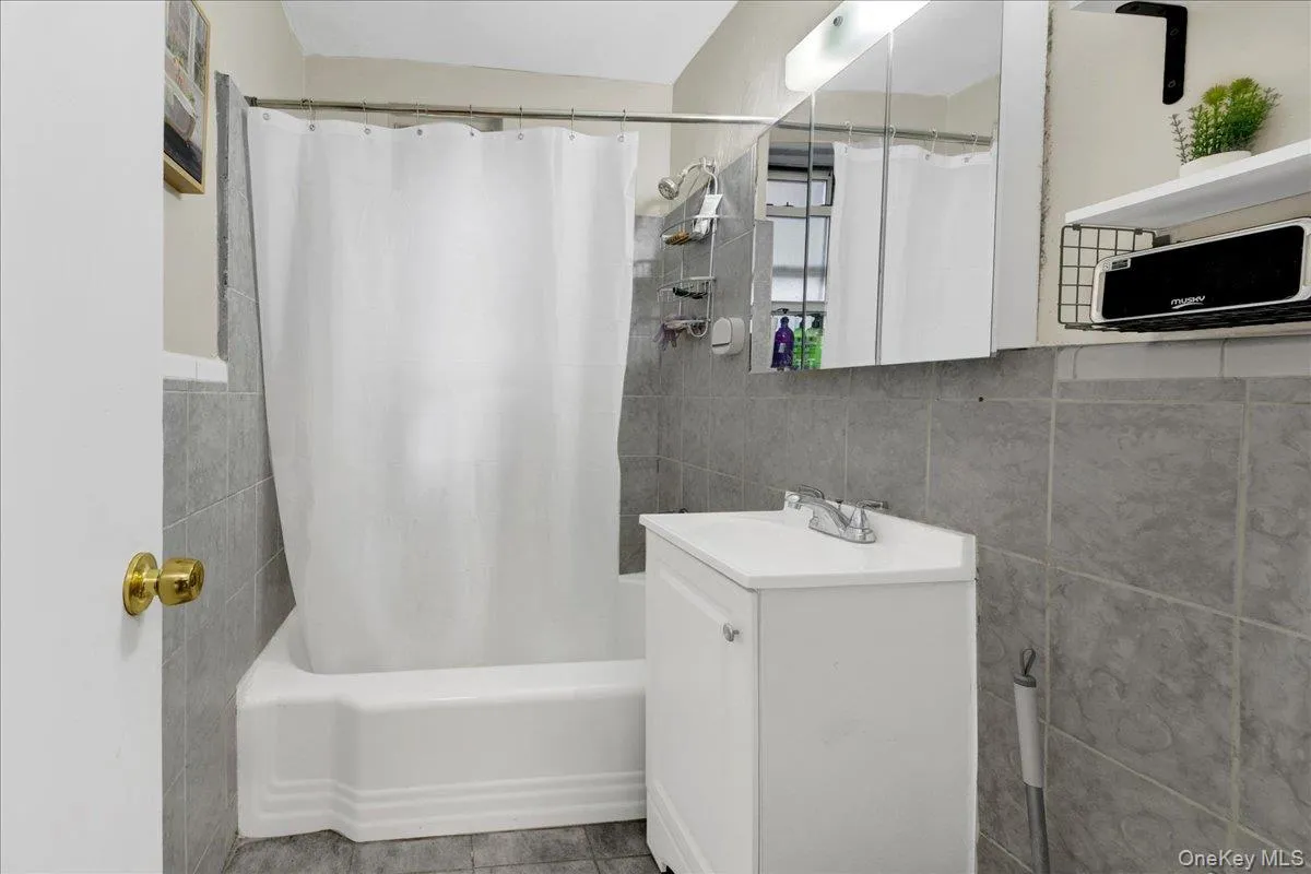 6510 108th Street, New York, NY, 4 Rooms Rooms,1 BathroomBathrooms,Residential,For Rent,108th,0,1019395 6510 108th Street, New York, NY, 4 Rooms Rooms,1 BathroomBathrooms,Residential,For Rent,108th,0,1019395
