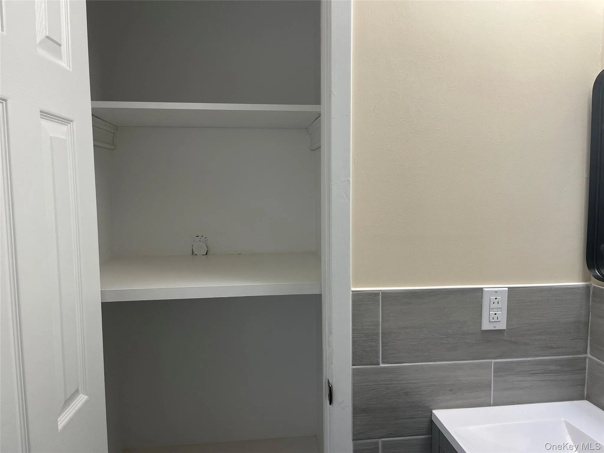 7 Locust Ave, Babylon, NY, 2 Bedrooms Bedrooms, 5 Rooms Rooms,1 BathroomBathrooms,Residential Lease,For Rent,Locust Ave,0,1019397 7 Locust Ave, Babylon, NY, 2 Bedrooms Bedrooms, 5 Rooms Rooms,1 BathroomBathrooms,Residential Lease,For Rent,Locust Ave,0,1019397