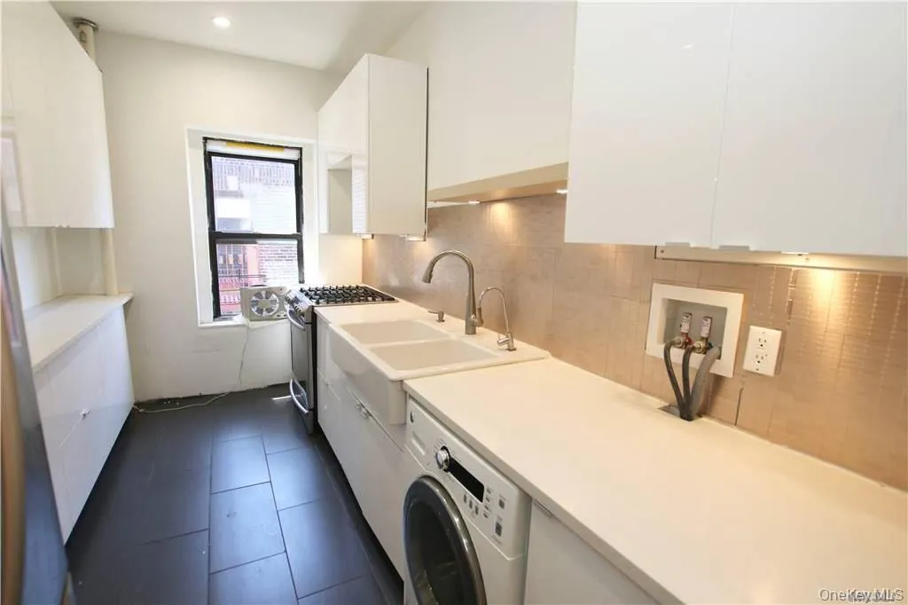 43-33 48 Street, New York, NY, 1 Bedroom Bedrooms, 4 Rooms Rooms,1 BathroomBathrooms,Residential Lease,For Rent,48,0,1019403 43-33 48 Street, New York, NY, 1 Bedroom Bedrooms, 4 Rooms Rooms,1 BathroomBathrooms,Residential Lease,For Rent,48,0,1019403