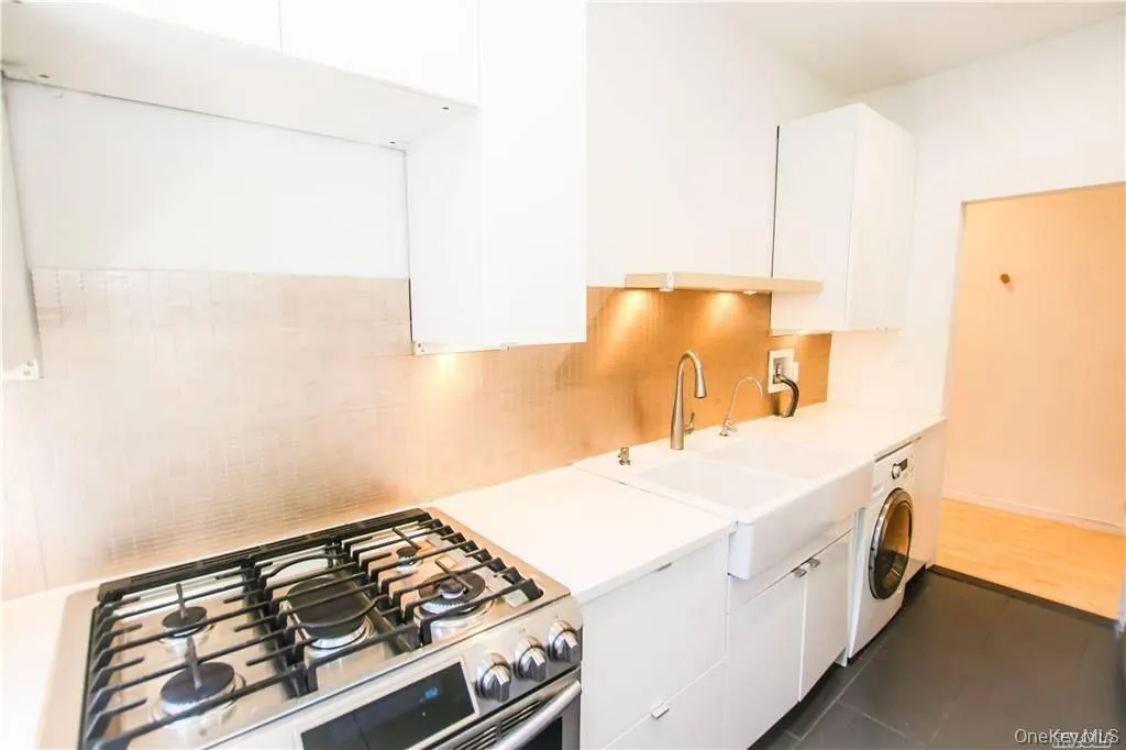 43-33 48 Street, New York, NY, 1 Bedroom Bedrooms, 4 Rooms Rooms,1 BathroomBathrooms,Residential Lease,For Rent,48,0,1019403 43-33 48 Street, New York, NY, 1 Bedroom Bedrooms, 4 Rooms Rooms,1 BathroomBathrooms,Residential Lease,For Rent,48,0,1019403