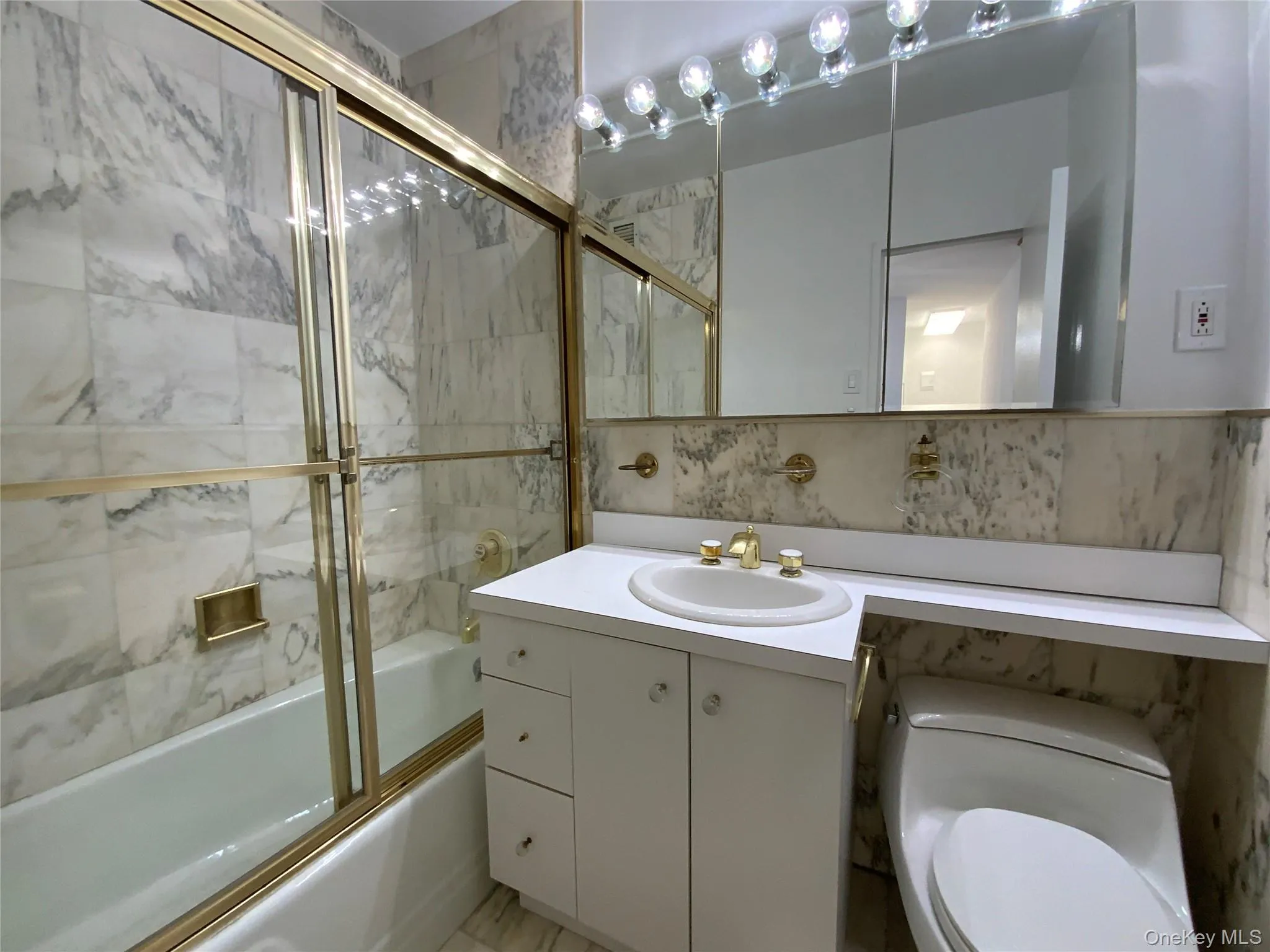 26910 Grand Central Parkway, New York, NY, 1 Bedroom Bedrooms, 4 Rooms Rooms,2 BathroomsBathrooms,Residential,For Rent,Grand Central,0,1019404 26910 Grand Central Parkway, New York, NY, 1 Bedroom Bedrooms, 4 Rooms Rooms,2 BathroomsBathrooms,Residential,For Rent,Grand Central,0,1019404