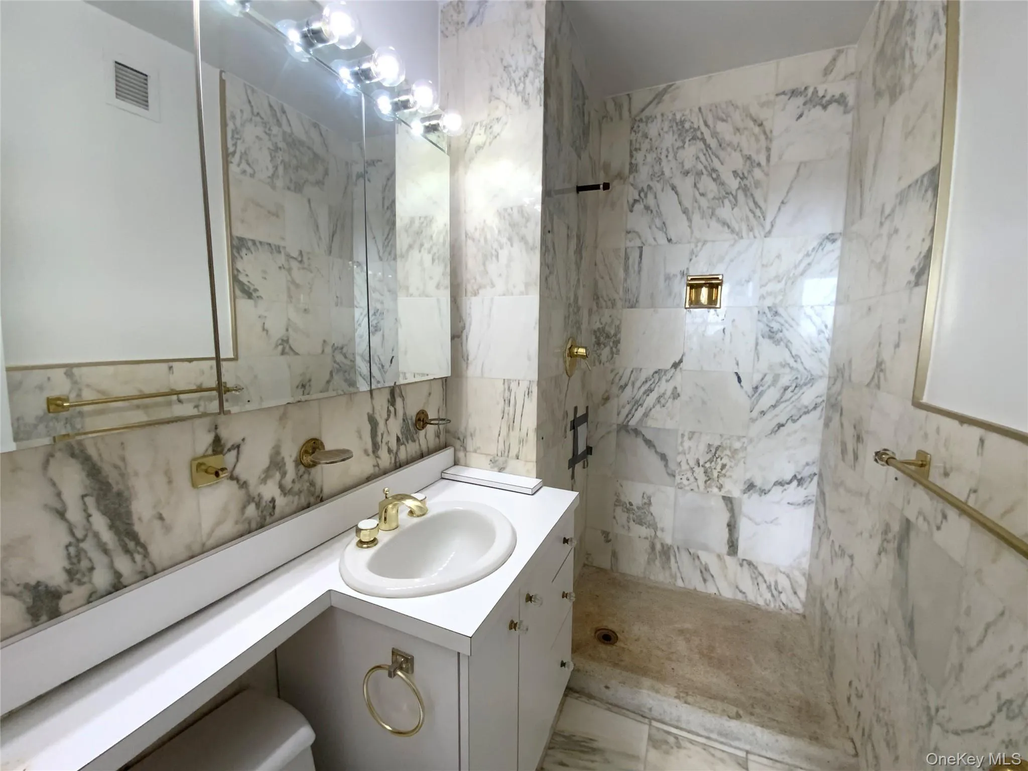 26910 Grand Central Parkway, New York, NY, 1 Bedroom Bedrooms, 4 Rooms Rooms,2 BathroomsBathrooms,Residential,For Rent,Grand Central,0,1019404 26910 Grand Central Parkway, New York, NY, 1 Bedroom Bedrooms, 4 Rooms Rooms,2 BathroomsBathrooms,Residential,For Rent,Grand Central,0,1019404