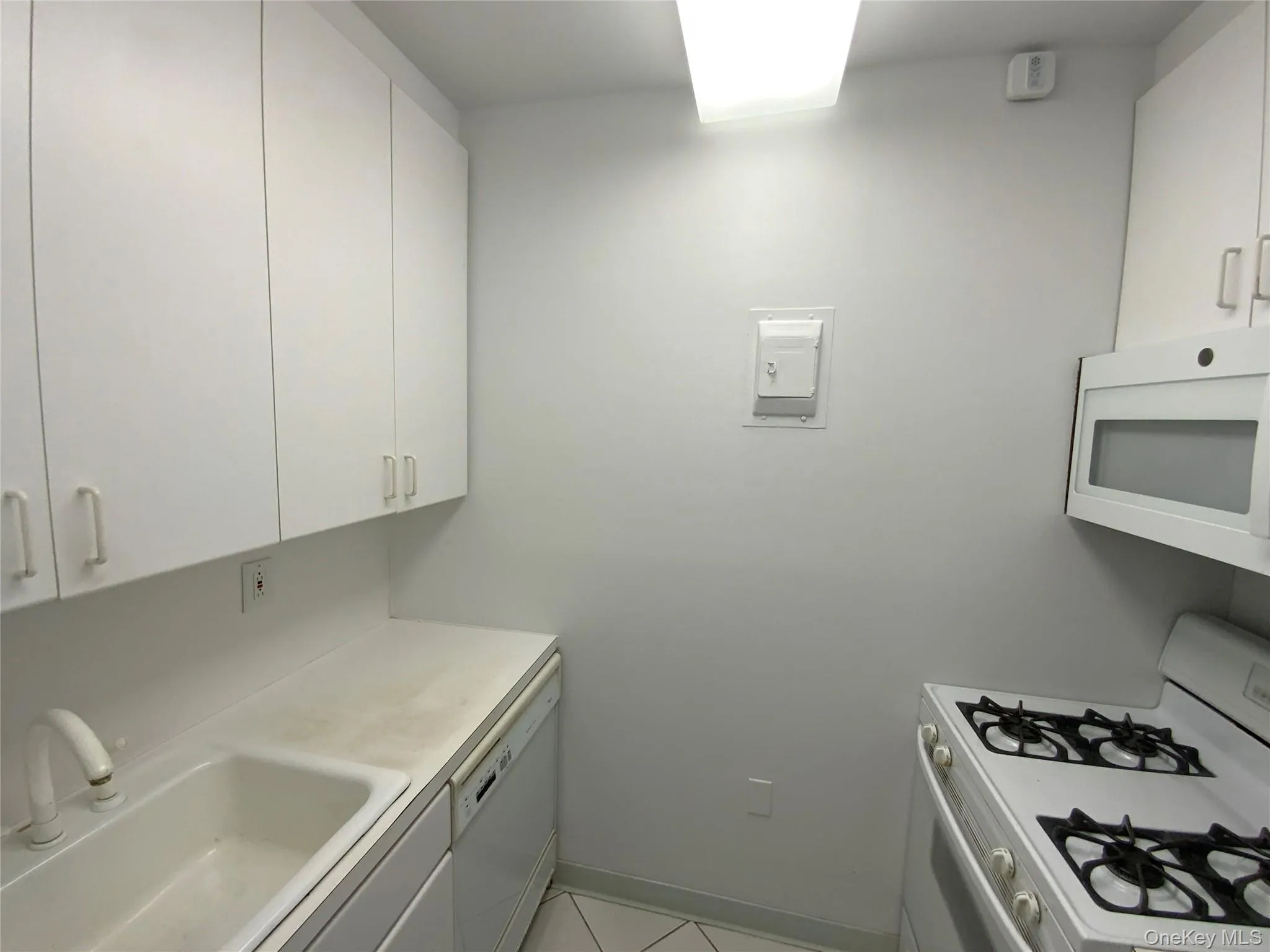 26910 Grand Central Parkway, New York, NY, 1 Bedroom Bedrooms, 4 Rooms Rooms,2 BathroomsBathrooms,Residential,For Rent,Grand Central,0,1019404 26910 Grand Central Parkway, New York, NY, 1 Bedroom Bedrooms, 4 Rooms Rooms,2 BathroomsBathrooms,Residential,For Rent,Grand Central,0,1019404