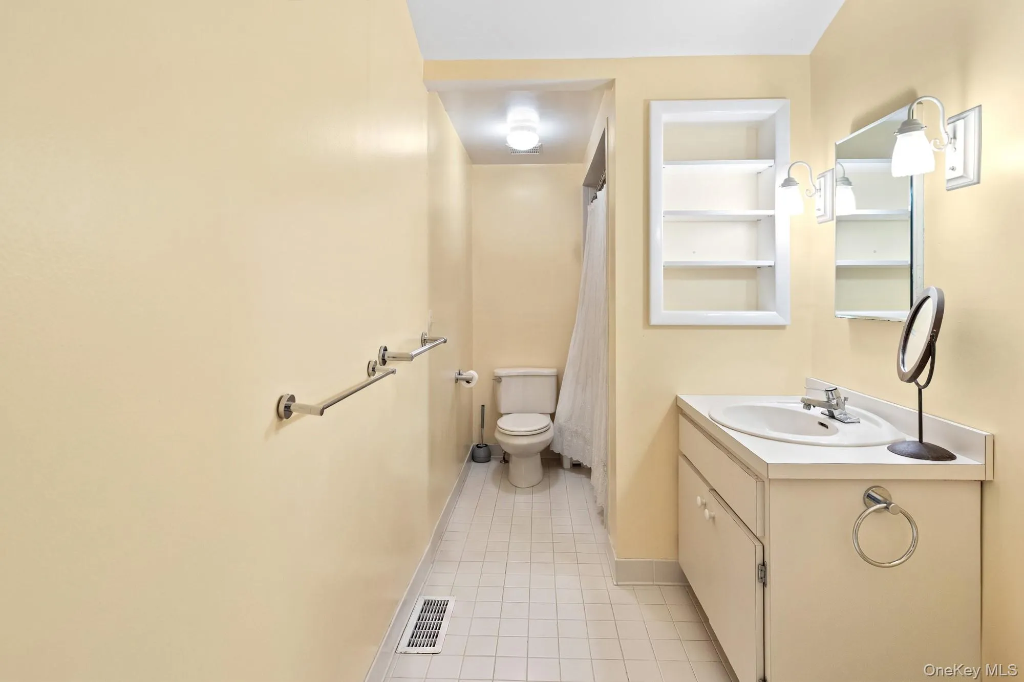 197 Two Holes Water Road, East Hampton, NY, 4 Bedrooms Bedrooms, 7 Rooms Rooms,3 BathroomsBathrooms,Residential,For Rent,Two Holes Water,0,1019417 197 Two Holes Water Road, East Hampton, NY, 4 Bedrooms Bedrooms, 7 Rooms Rooms,3 BathroomsBathrooms,Residential,For Rent,Two Holes Water,0,1019417