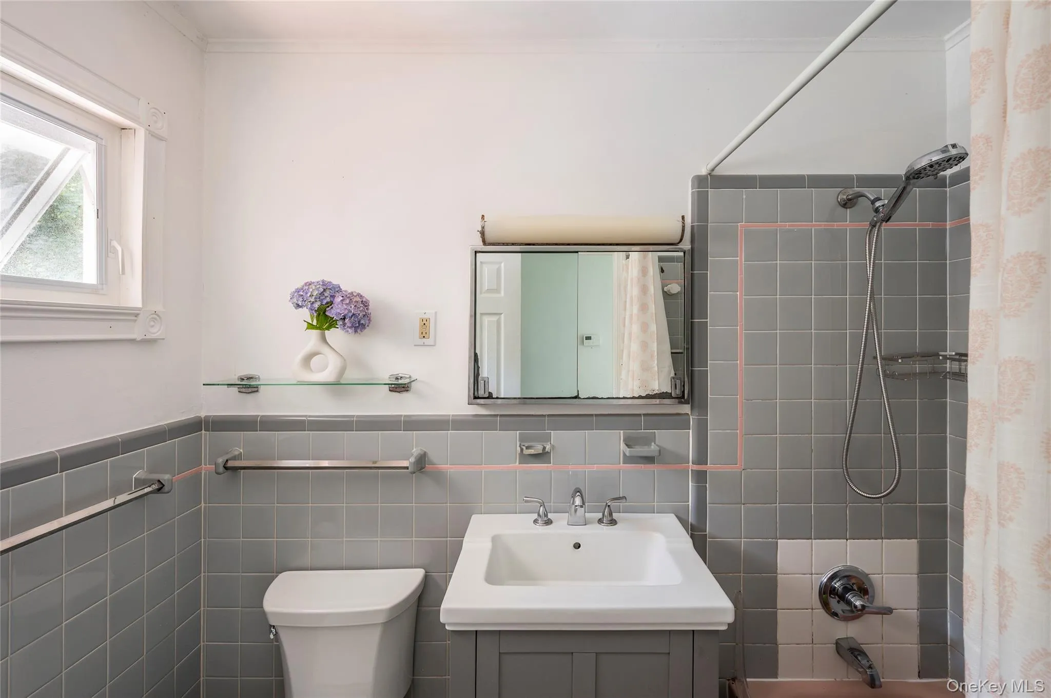 27 West Side Avenue, Southampton, NY, 3 Bedrooms Bedrooms, 9 Rooms Rooms,2 BathroomsBathrooms,Residential,For Rent,West Side,0,1019424 27 West Side Avenue, Southampton, NY, 3 Bedrooms Bedrooms, 9 Rooms Rooms,2 BathroomsBathrooms,Residential,For Rent,West Side,0,1019424