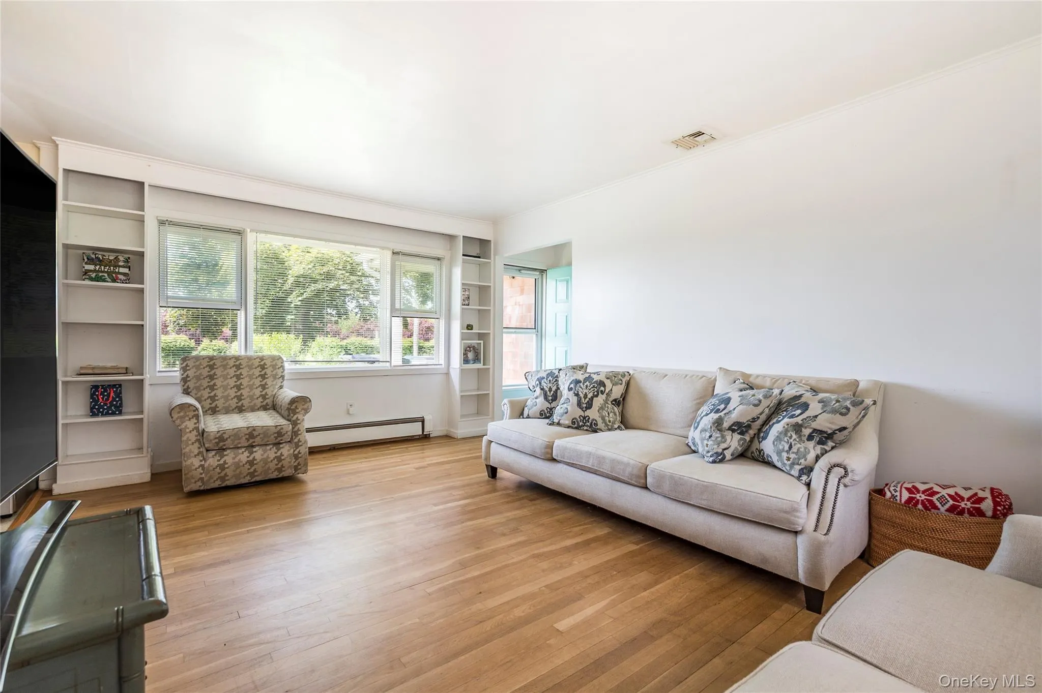 27 West Side Avenue, Southampton, NY, 3 Bedrooms Bedrooms, 9 Rooms Rooms,2 BathroomsBathrooms,Residential,For Rent,West Side,0,1019424 27 West Side Avenue, Southampton, NY, 3 Bedrooms Bedrooms, 9 Rooms Rooms,2 BathroomsBathrooms,Residential,For Rent,West Side,0,1019424