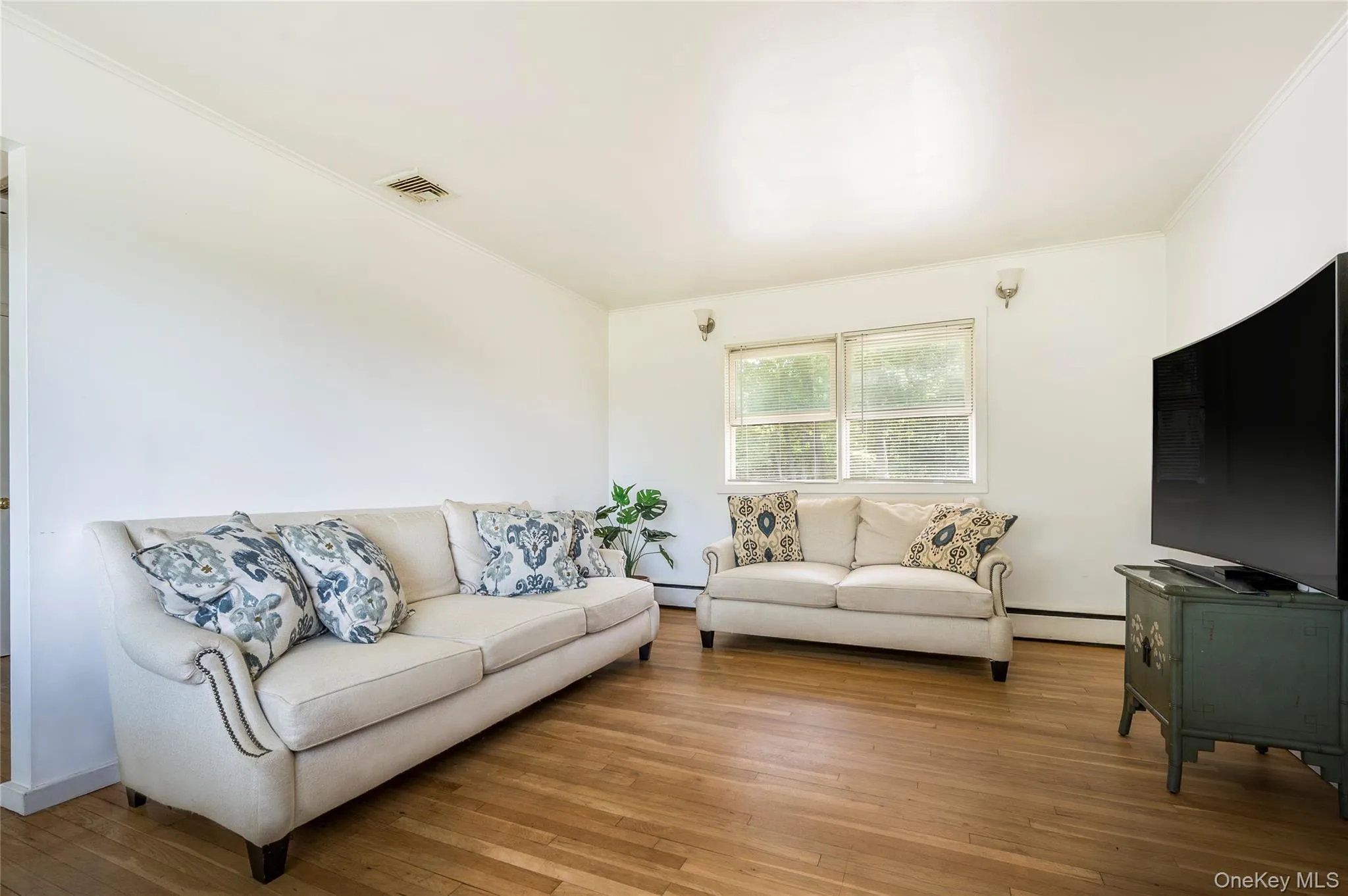 27 West Side Avenue, Southampton, NY, 3 Bedrooms Bedrooms, 9 Rooms Rooms,2 BathroomsBathrooms,Residential,For Rent,West Side,0,1019424 27 West Side Avenue, Southampton, NY, 3 Bedrooms Bedrooms, 9 Rooms Rooms,2 BathroomsBathrooms,Residential,For Rent,West Side,0,1019424