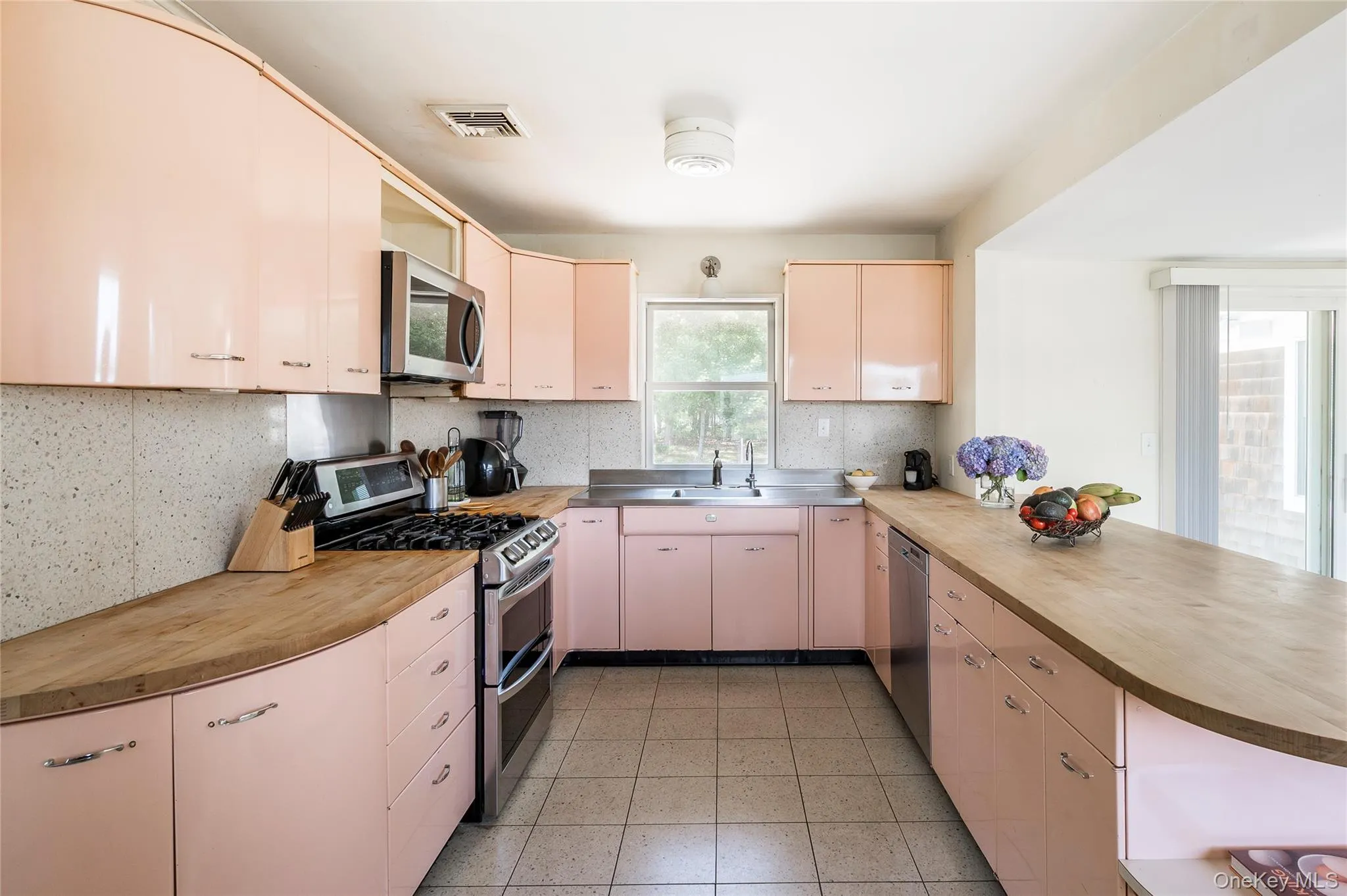 27 West Side Avenue, Southampton, NY, 3 Bedrooms Bedrooms, 9 Rooms Rooms,2 BathroomsBathrooms,Residential,For Rent,West Side,0,1019424 27 West Side Avenue, Southampton, NY, 3 Bedrooms Bedrooms, 9 Rooms Rooms,2 BathroomsBathrooms,Residential,For Rent,West Side,0,1019424