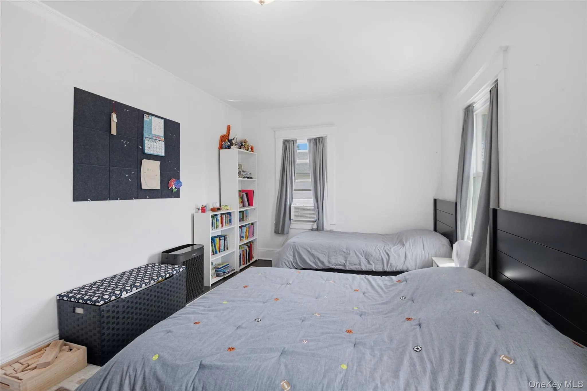Spacious corner bedroom big enough for two beds Spacious corner bedroom big enough for two beds