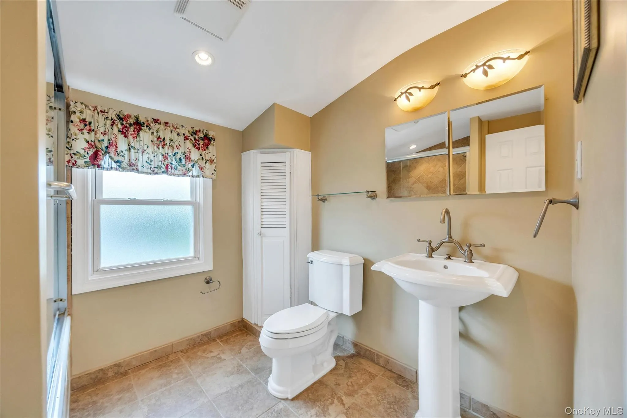 2 Briggs Street, Oyster Bay, NY, 4 Bedrooms Bedrooms, 8 Rooms Rooms,2 BathroomsBathrooms,Residential,For Rent,Briggs,0,1019435 2 Briggs Street, Oyster Bay, NY, 4 Bedrooms Bedrooms, 8 Rooms Rooms,2 BathroomsBathrooms,Residential,For Rent,Briggs,0,1019435