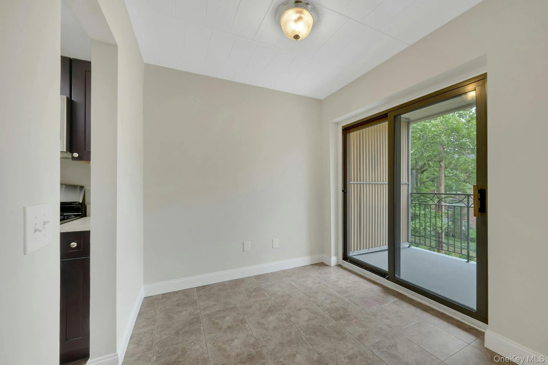 505 White Plains Road, Eastchester, NY, 1 Bedroom Bedrooms, 3 Rooms Rooms,1 BathroomBathrooms,Residential Lease,For Rent,White Plains,0,1019450 505 White Plains Road, Eastchester, NY, 1 Bedroom Bedrooms, 3 Rooms Rooms,1 BathroomBathrooms,Residential Lease,For Rent,White Plains,0,1019450