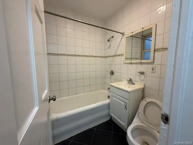 836 Edison Avenue, New York, NY, 2 Bedrooms Bedrooms, 3 Rooms Rooms,1 BathroomBathrooms,Residential Lease,For Rent,Edison,0,1019457 836 Edison Avenue, New York, NY, 2 Bedrooms Bedrooms, 3 Rooms Rooms,1 BathroomBathrooms,Residential Lease,For Rent,Edison,0,1019457